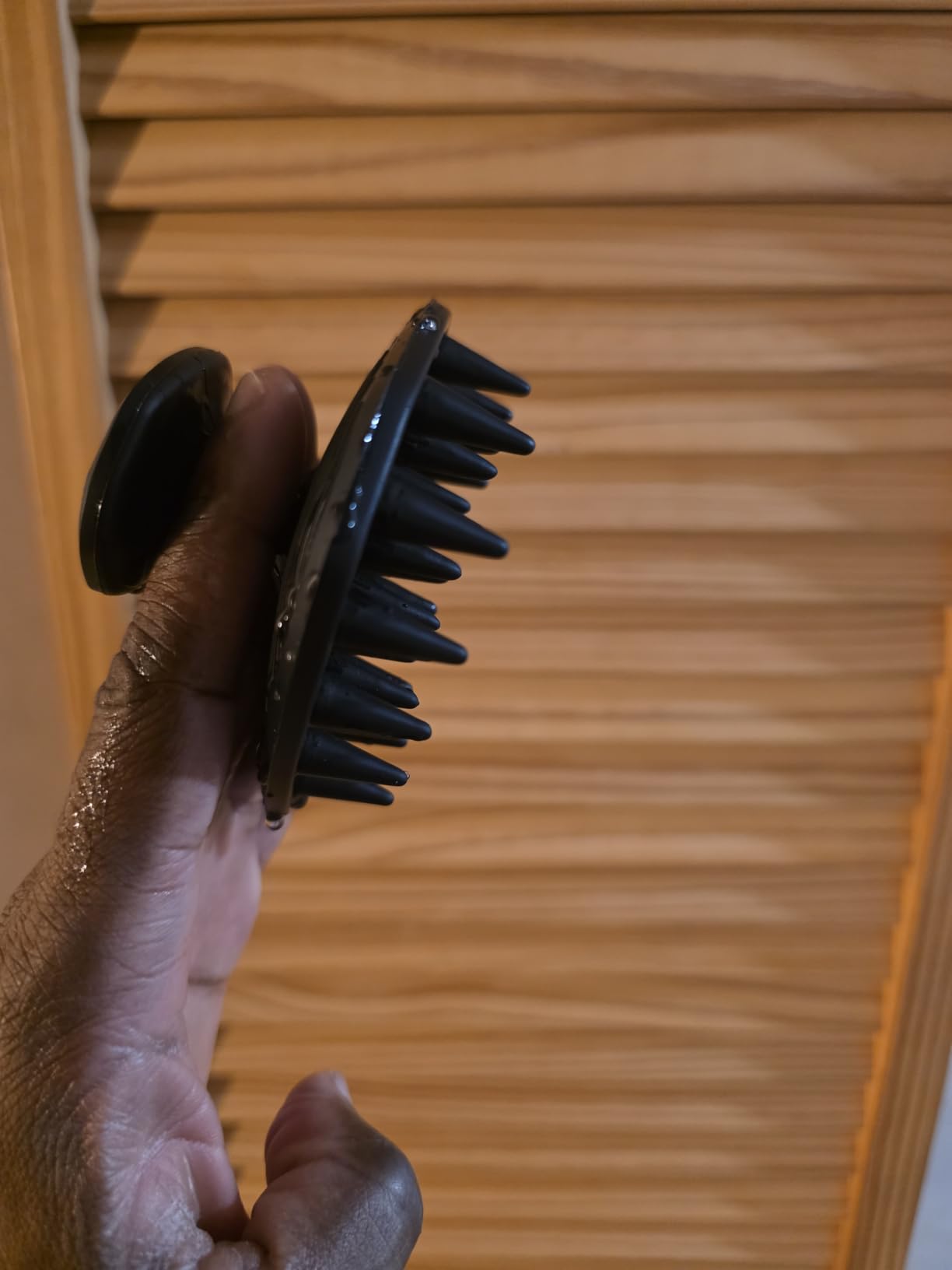 MANSCAPED The Scalp Buffer Men's Silicone Head Scrubber - Premium Cleansing & Exfoliating Hair Brush, Ergonomic Handheld Design for Gentle Scalp Massage (1-Pack) customer photo 1