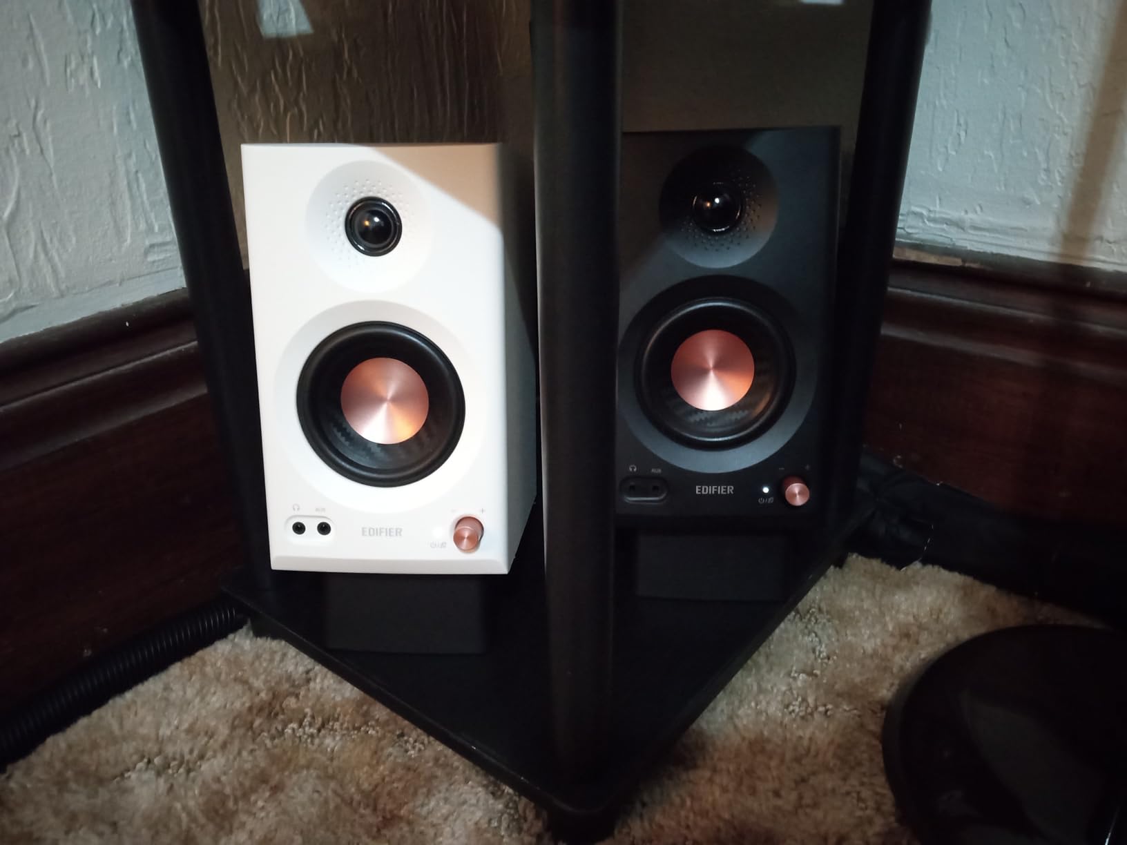 Edifier MR3 Powered Studio Monitor Speakers, Hi-Res Audio Certified Bluetooth V5.4 Active Bookshelf Loudspeakers, 2.0 Computer Speaker customer photo 2