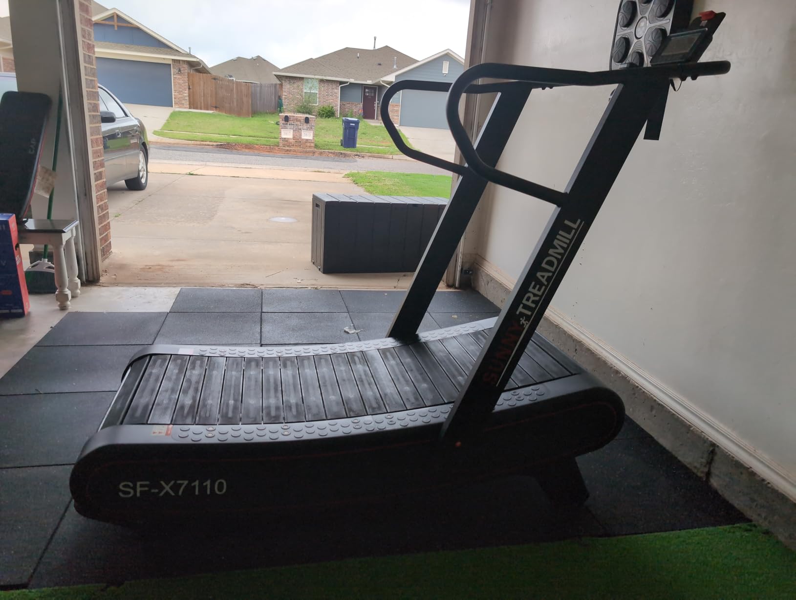 Sunny Health & Fitness Smart Curved Treadmill Ergonomic and No Speed Limit | Commercial Grade, Adjustable Magnetic Assistance, Unlimited Speed, SunnyFit App Connectivity, 330LB Capacity customer photo 2