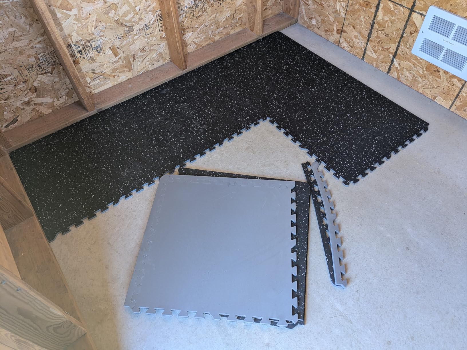 HAPBEAR 0.56'' Thick 12 Pcs 48 Sq Ft Exercise Equipment Mats - High-Density Rubber Top EVA Foam Interlocking Mats, 24x24in Tiles, Heavy-Duty Treadmill Mat for Hardwood Floors, Home Gym Mat customer photo 2