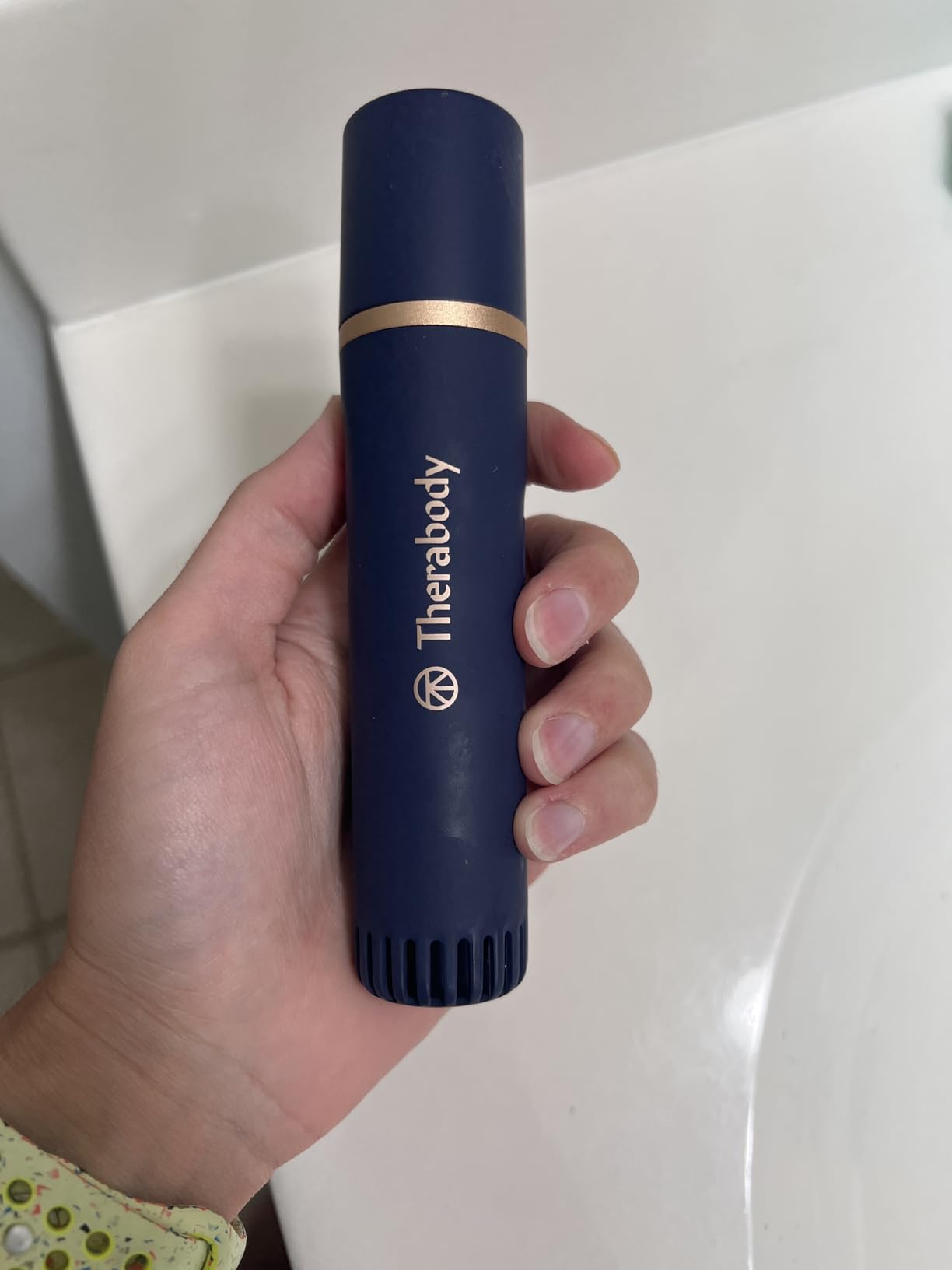Therabody TheraFace Depuffing Wand - Cold and Heat Skincare Treatment to Depuff and Glow; Beauty Wand, Face Roller and Eye Massager for Eye Puffiness, Dark Circles and Skin Radiance customer photo 2