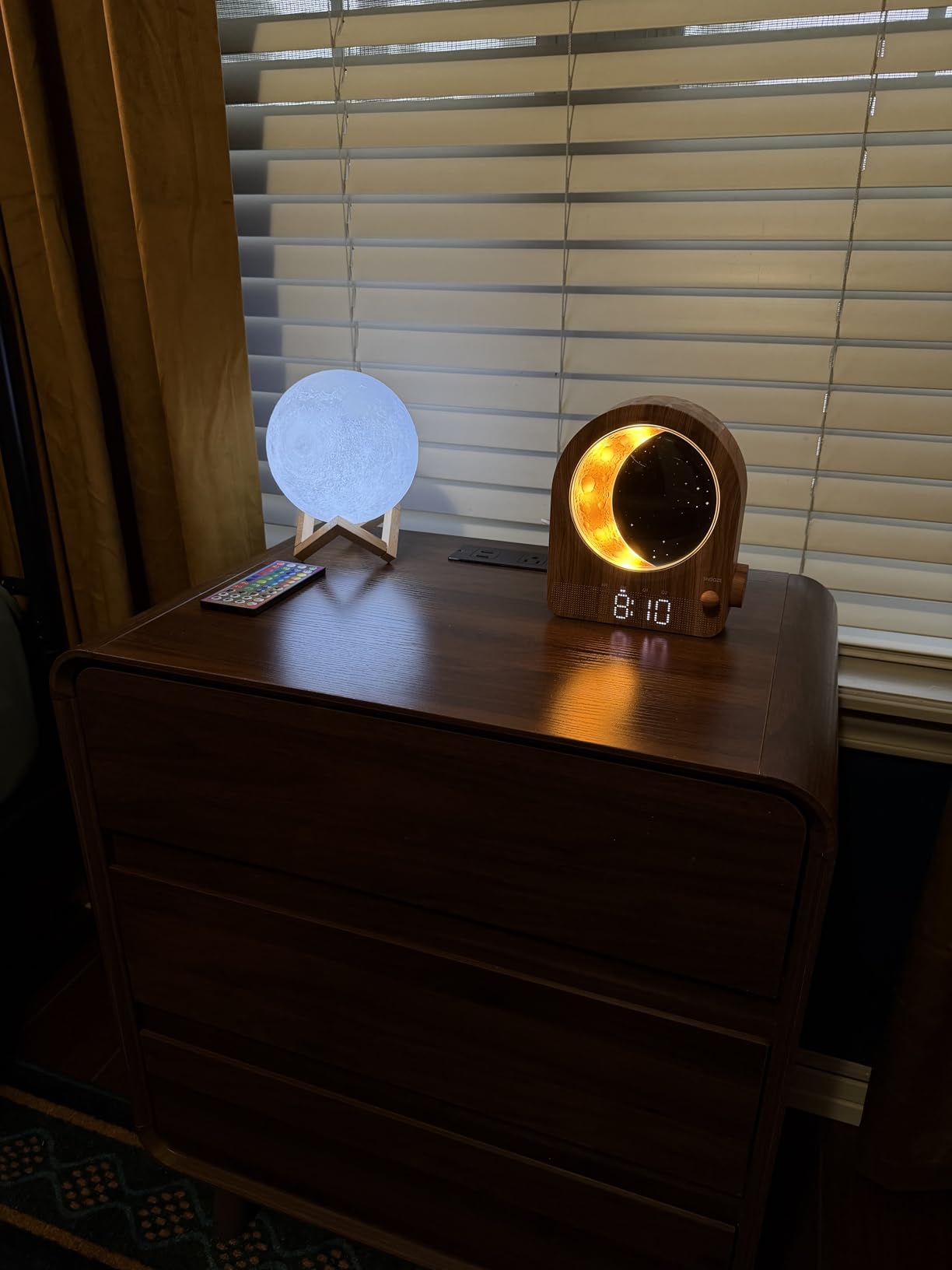 Sunrise Alarm Clocks for Bedrooms, Stepless Dimmable Moon Lamp Dual Alarm Clock with 12Levels Volume for Heavy Sleepers, 10 Natural Sounds with 30/60/90mins Timer, Gifts for Women customer photo 2