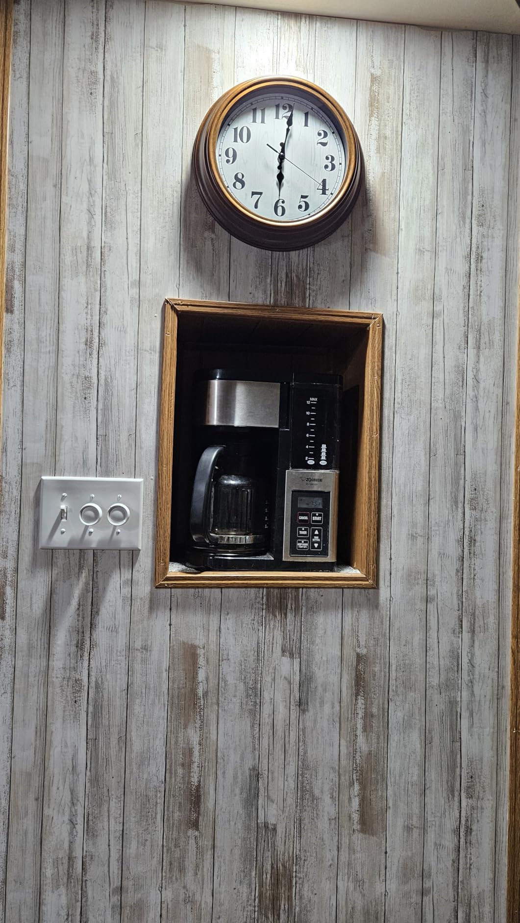 45MinST 13-Inch Vintage Outdoor Wall Clock with Thermometer and Hygrometer, Waterproof, Large Numbers, Silent, for Indoor and Outside Use, Porch, Garden, Pool (Black Frame with Silver Trim) customer photo 2