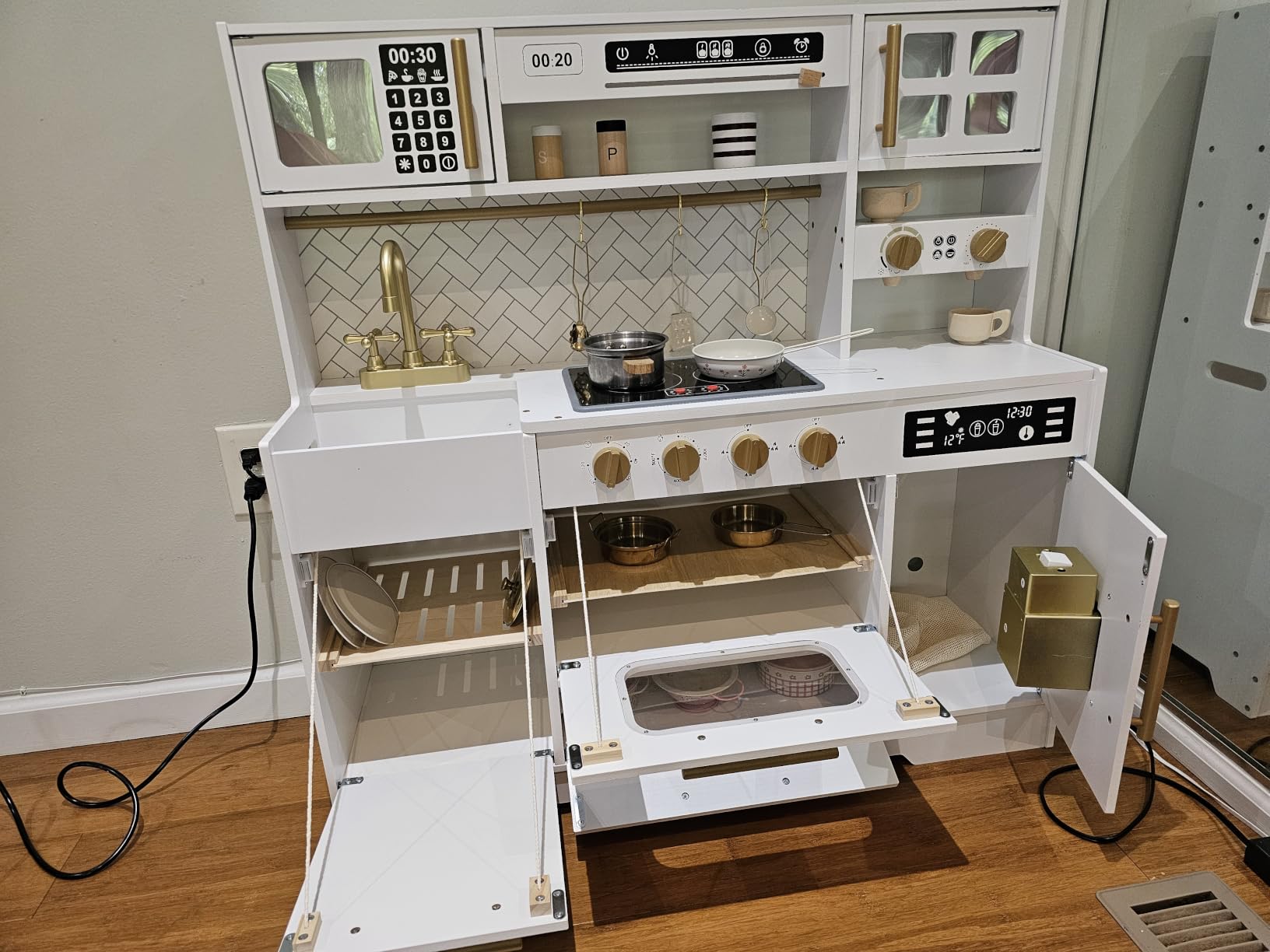 Wooden Play Kitchen for Kids with Real Lights and Sounds for Pretend Play | Stove, Sink, Oven, Coffee Maker, Ice Maker, Cabinets and 15 Accessories Create a Complete Cooking and Serving Setup, Ages 3+ customer photo 2