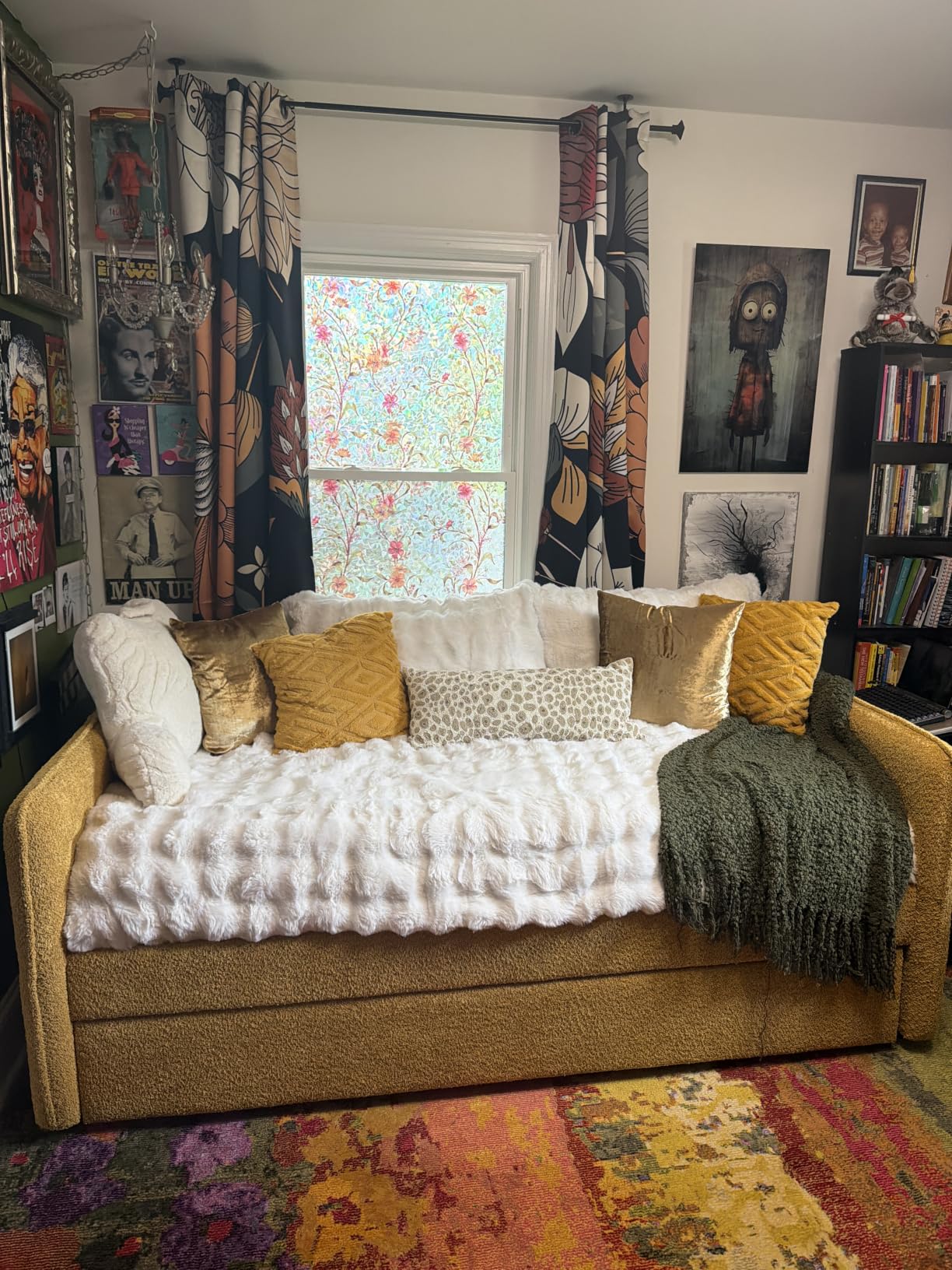 KEIKI Queen Size Boucle Upholstery Daybed with 2 Drawers, Modern Style Tufted Corner Sofa Bed Frame with Solid Wooden Slats, Easy Assembly, No Box Spring Required, for Living Room, Bedroom, Beige customer photo 1