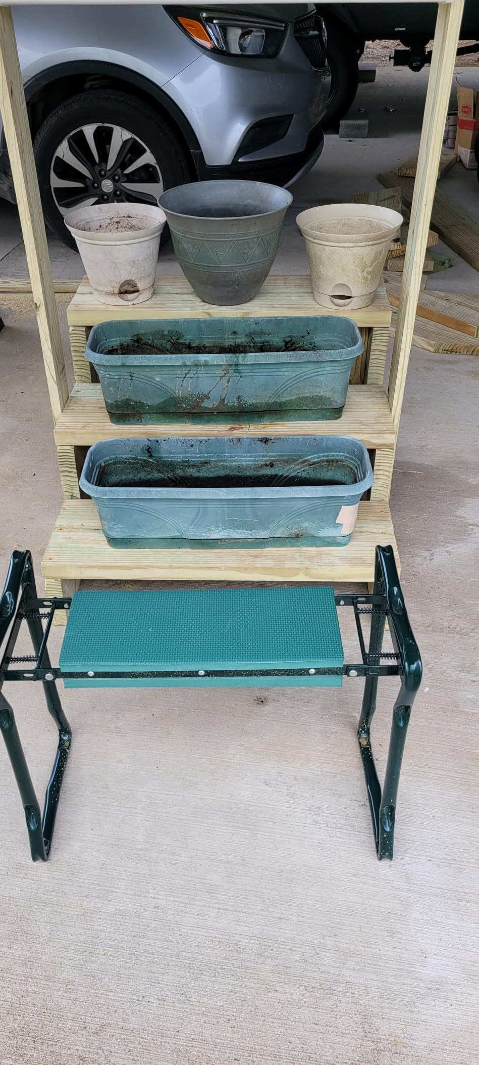 VEVOR Garden Kneeler and Seat Heavy Duty, Portable Garden Stool with 6'' EVA Kneeling Pad and 2 Tool Bags customer photo 1