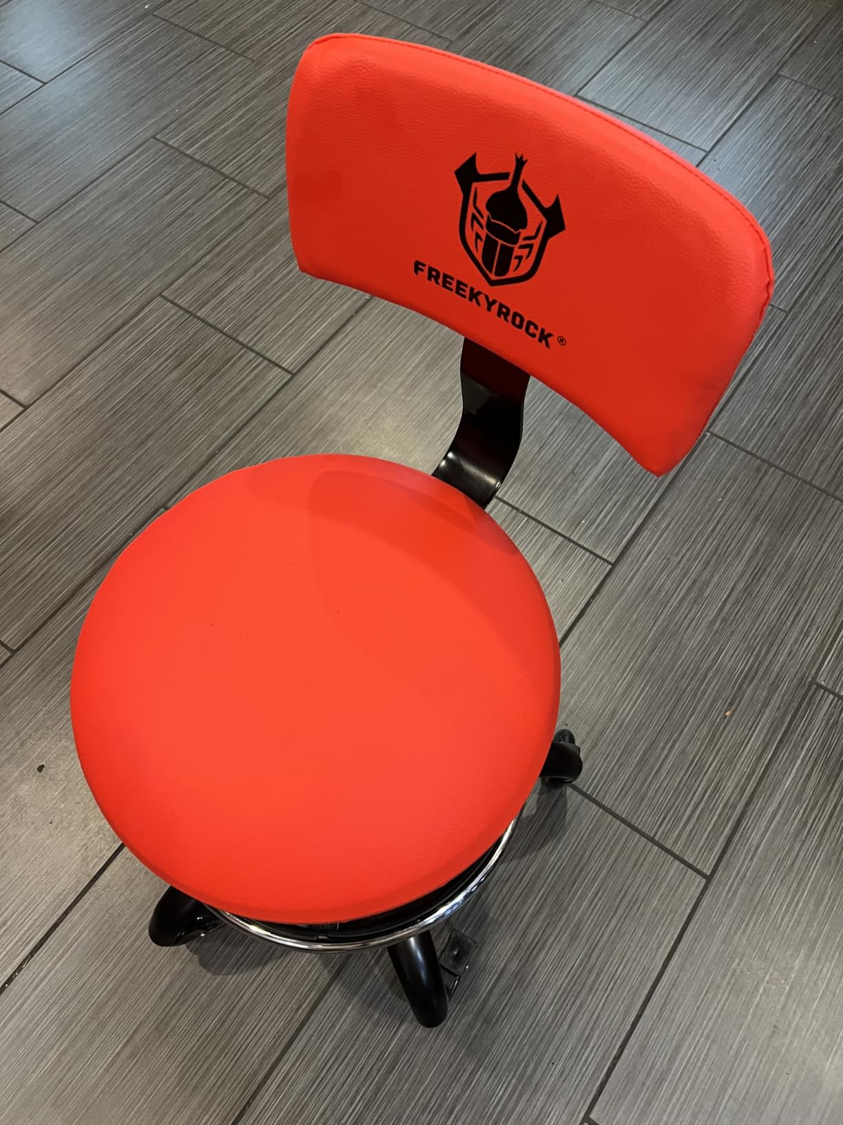 Rolling Shop Stool with Wheels, Garage Mechanic Stool Chair with Backrest, Height Adjustable Heavy Duty Swivel Task Chair, Adjustable Footrest with Storage Tray for Garage Kitchen Salon Tattoo (Black) customer photo 1