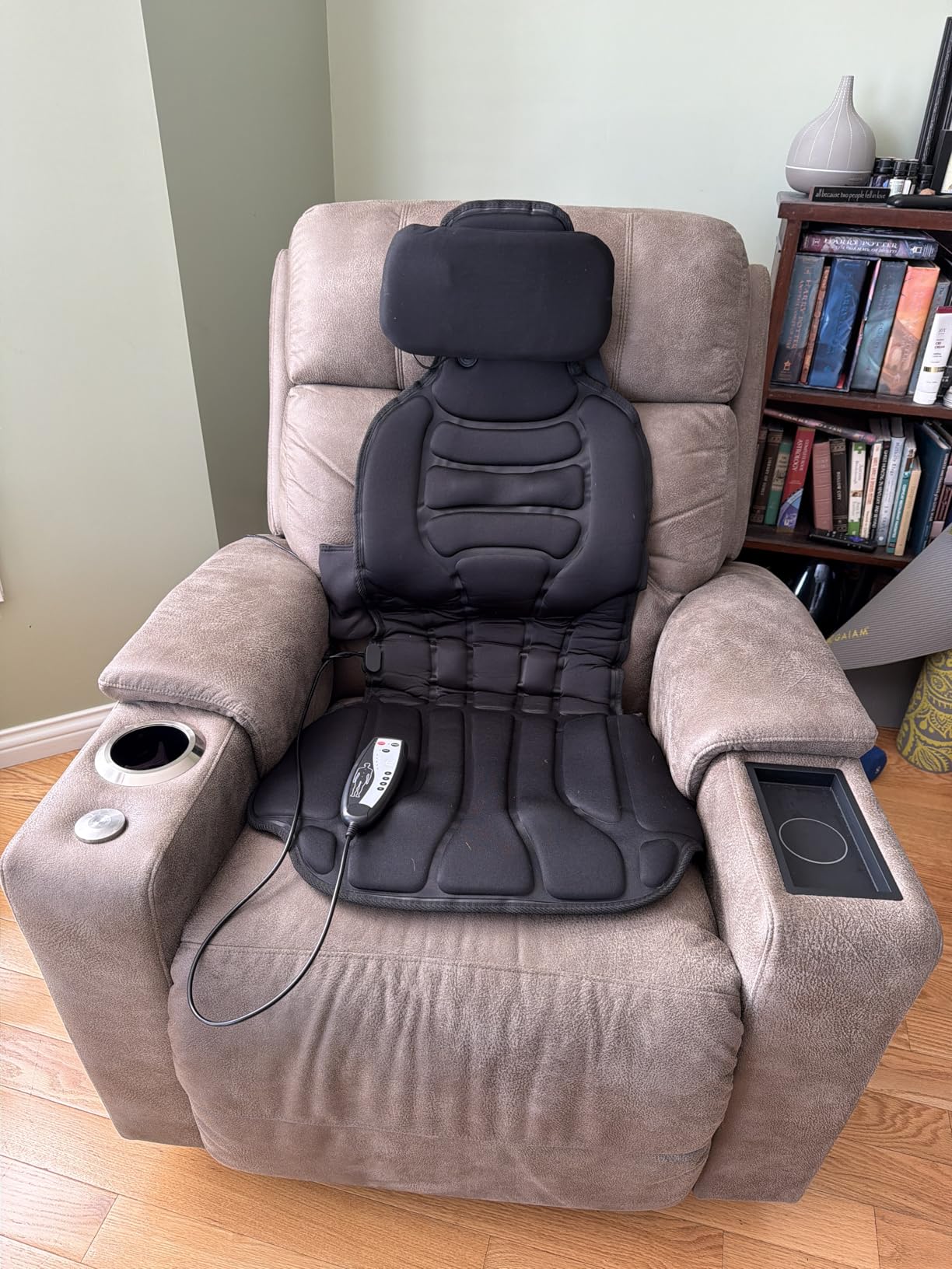 Back Massager with Heat, 8-Motor Vibration Chair Massage Pad with Heated Neck Pillow, 5 Modes & 2 Heat Levels, for Office Chair, Sofa and Recliner, Midnight customer photo 2