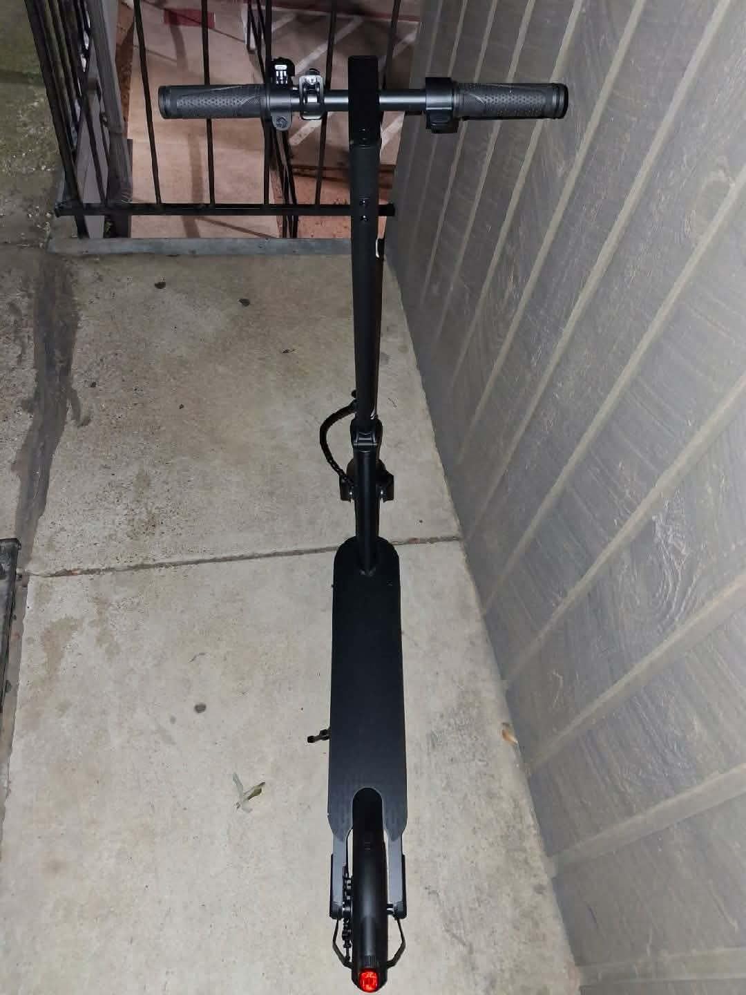 Fcgeoi W3 Electric Scooter, 500W Motor, 18 MPH, 21 Mile Range, 8.5