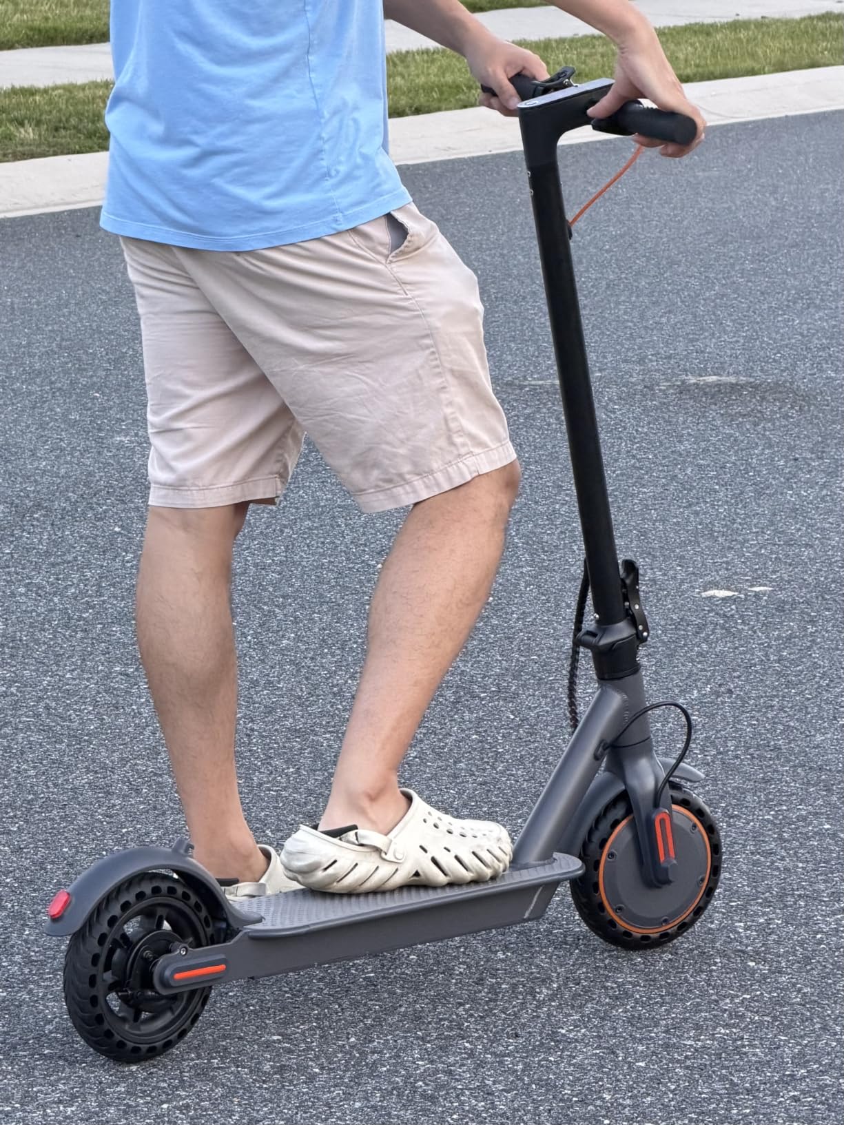 VOLPAM Q1 Electric Scooter with Dual Suspension customer photo 1