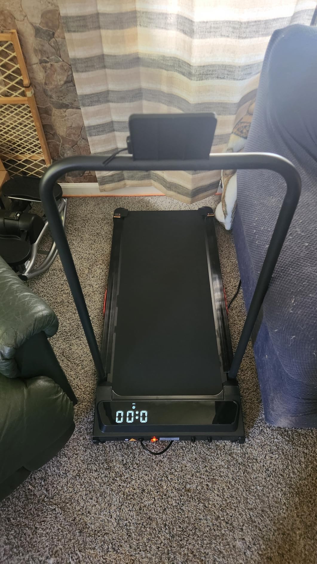 Compact Electric Walking Treadmill with Incline, 3.0HP Mini Walking Pad Treadmill with Handle Bar, 0.6-7.6MPH Portable Small Under Desk Treadmills for Home Small, 350LBS customer photo 1