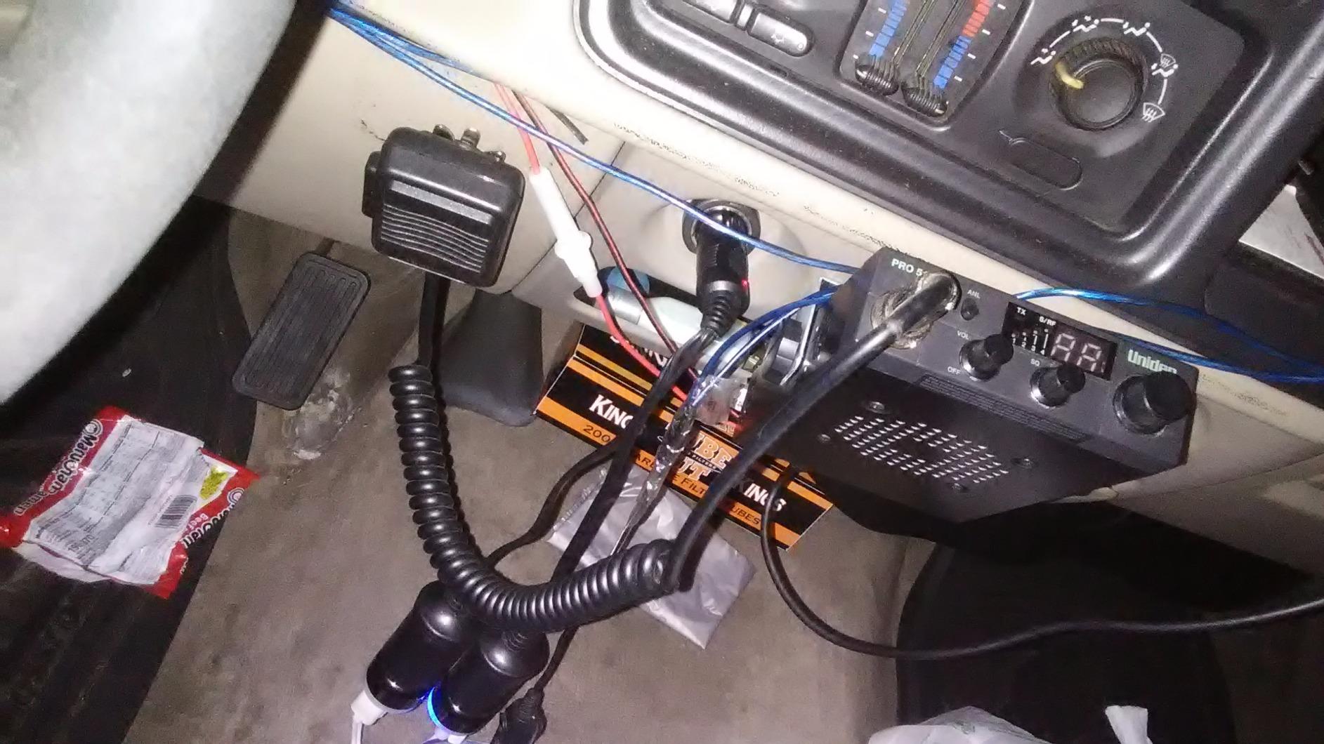 Uniden PRO510XL Pro Series 40-Channel CB Radio. Compact Design. Backlit LCD Display. Public Address. ANL Switch and 7 Watts of Audio Output. Unique PLL Circuit. S/RF LED Meter, Black customer photo 1