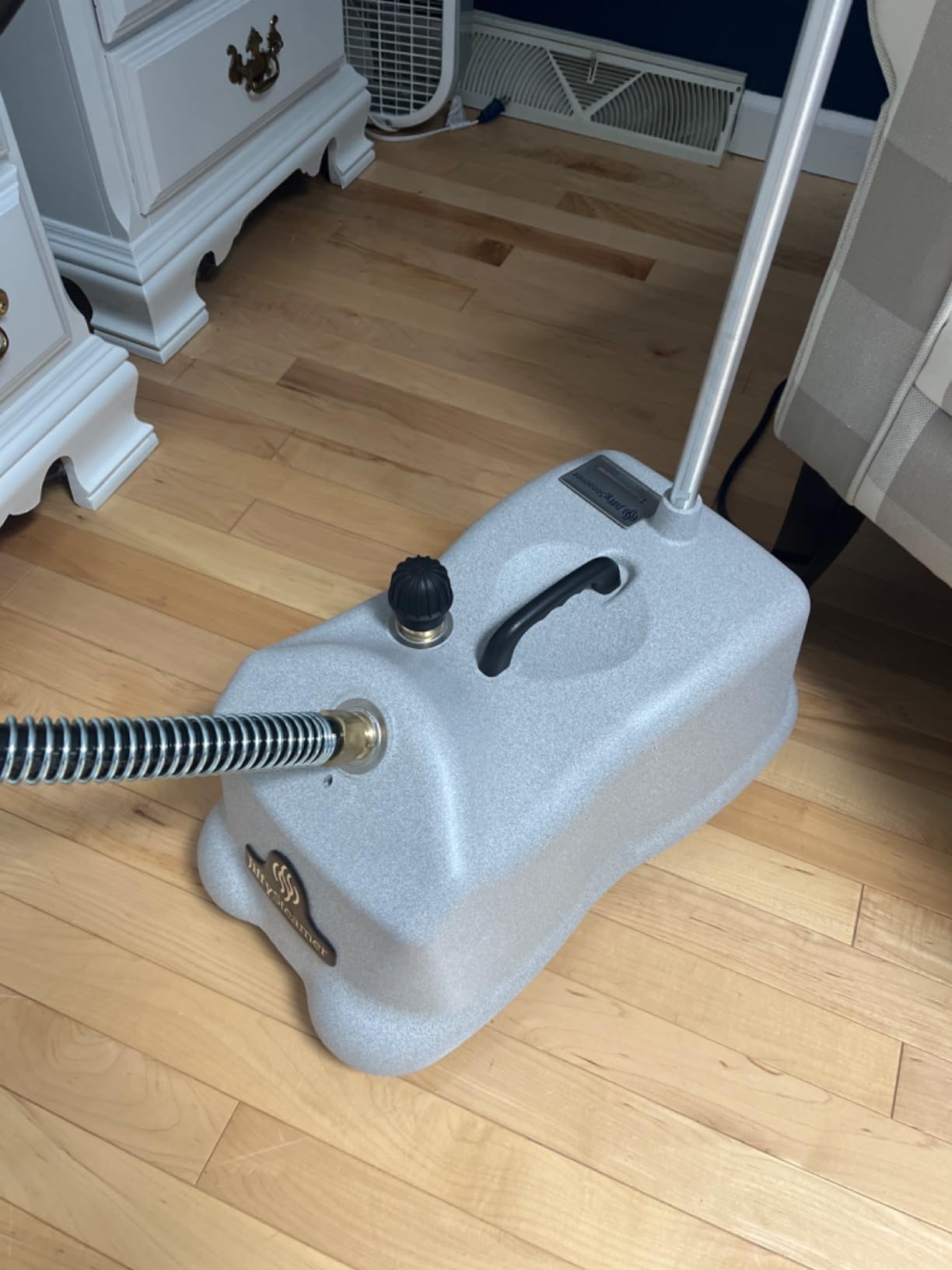 Jiffy Steamer J-4000 Garment Steamer with Plastic Steam Head, 120 Volt, 20 x 11 x 64, Gray customer photo 1