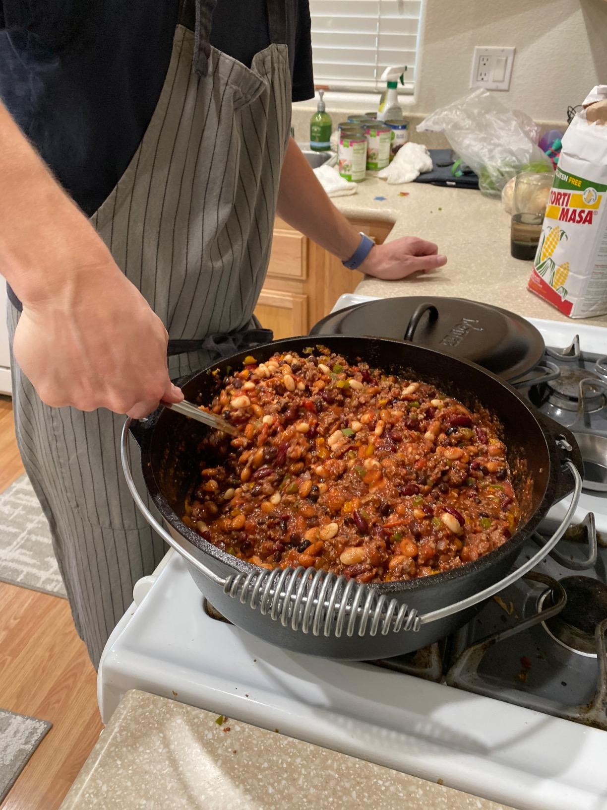 Lodge Pre-Seasoned Cast Iron Dutch Oven with Bail Handle, 5 Quart - Camp Dutch Oven customer photo 1