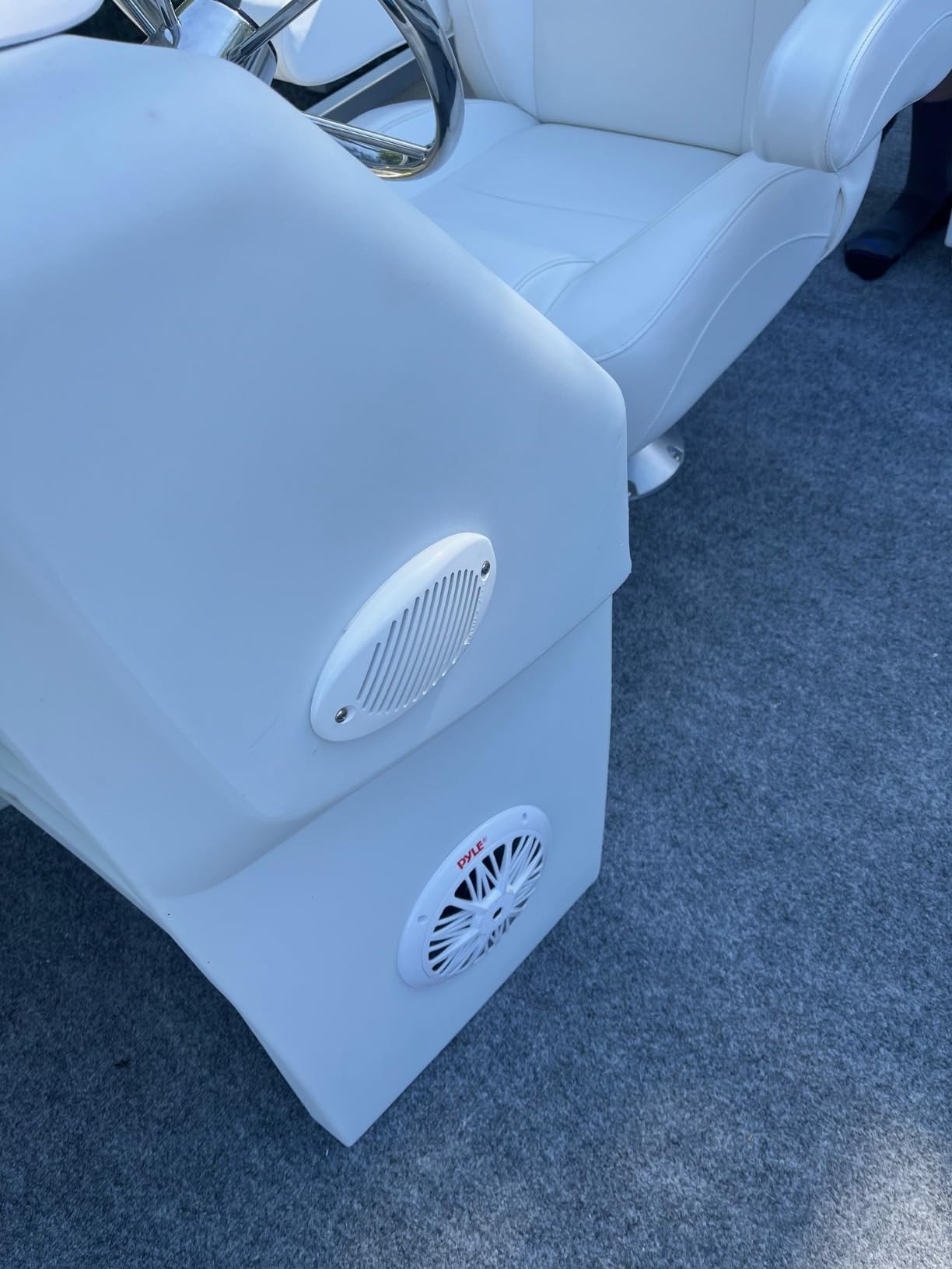 Pyle 6.5 Inch Dual Marine Speakers - 2 Way Waterproof and Weather Resistant Outdoor Audio Stereo Sound System with 200 Watt Power, Poly Carbon Cone and Butyl Rubber Surround - 1 Pair (White) customer photo 2