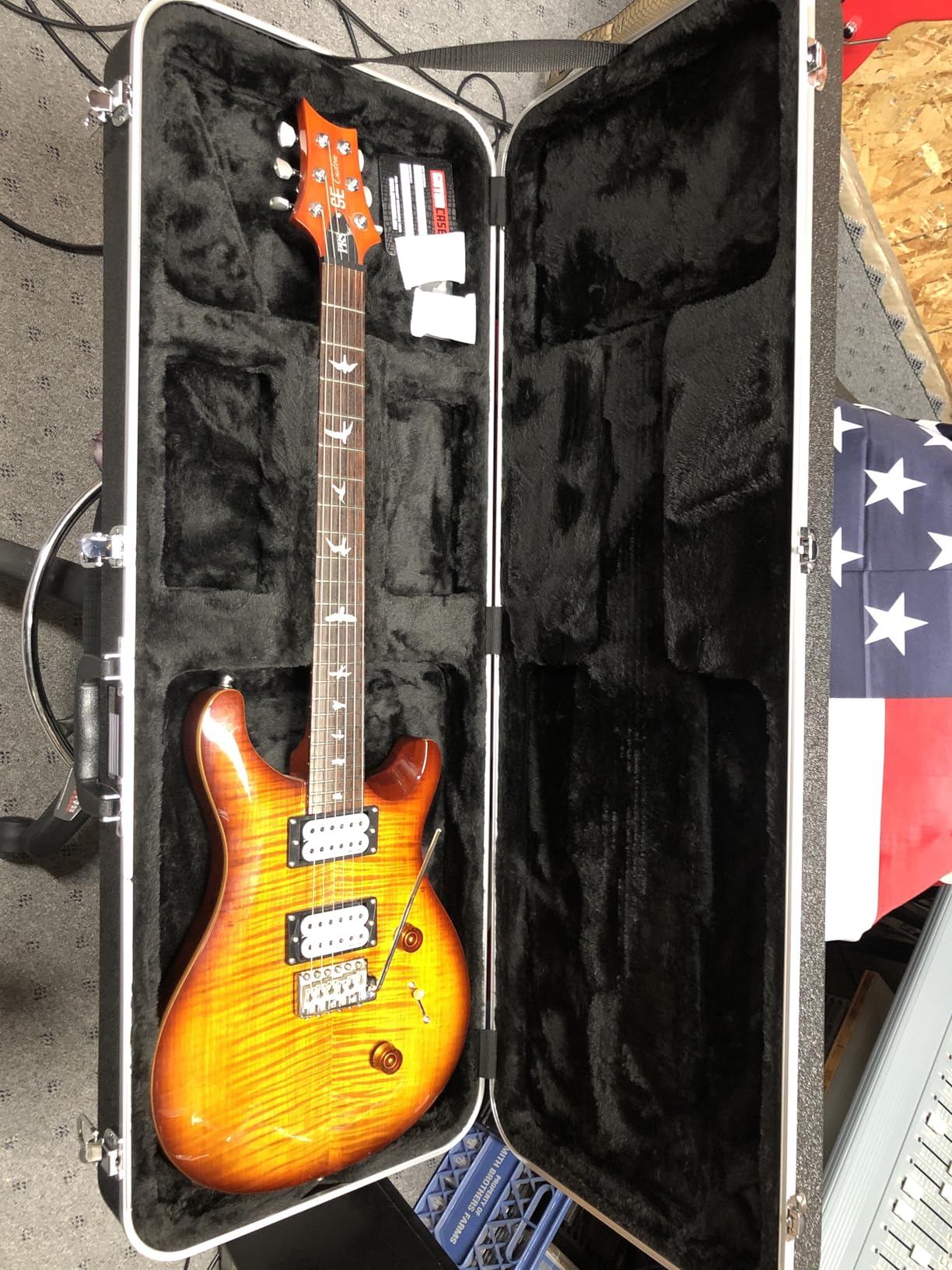 Gator Cases Deluxe Legacy Series Lightweight Deluxe ABS Molded Case for Standard Strat or Tele Style Guitars (GC-ELECTRIC-A) customer photo 2