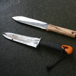 Fiskars Steel Garden Knife, Multi-Purpose Weed Puller Gardening & Yard Tool | Use for Tasks like Digging, Weeding & Planting, Sharp & Serrated Blade Edges, Plated Steel Head Resists Rust, SoftGrip Handle customer photo 2