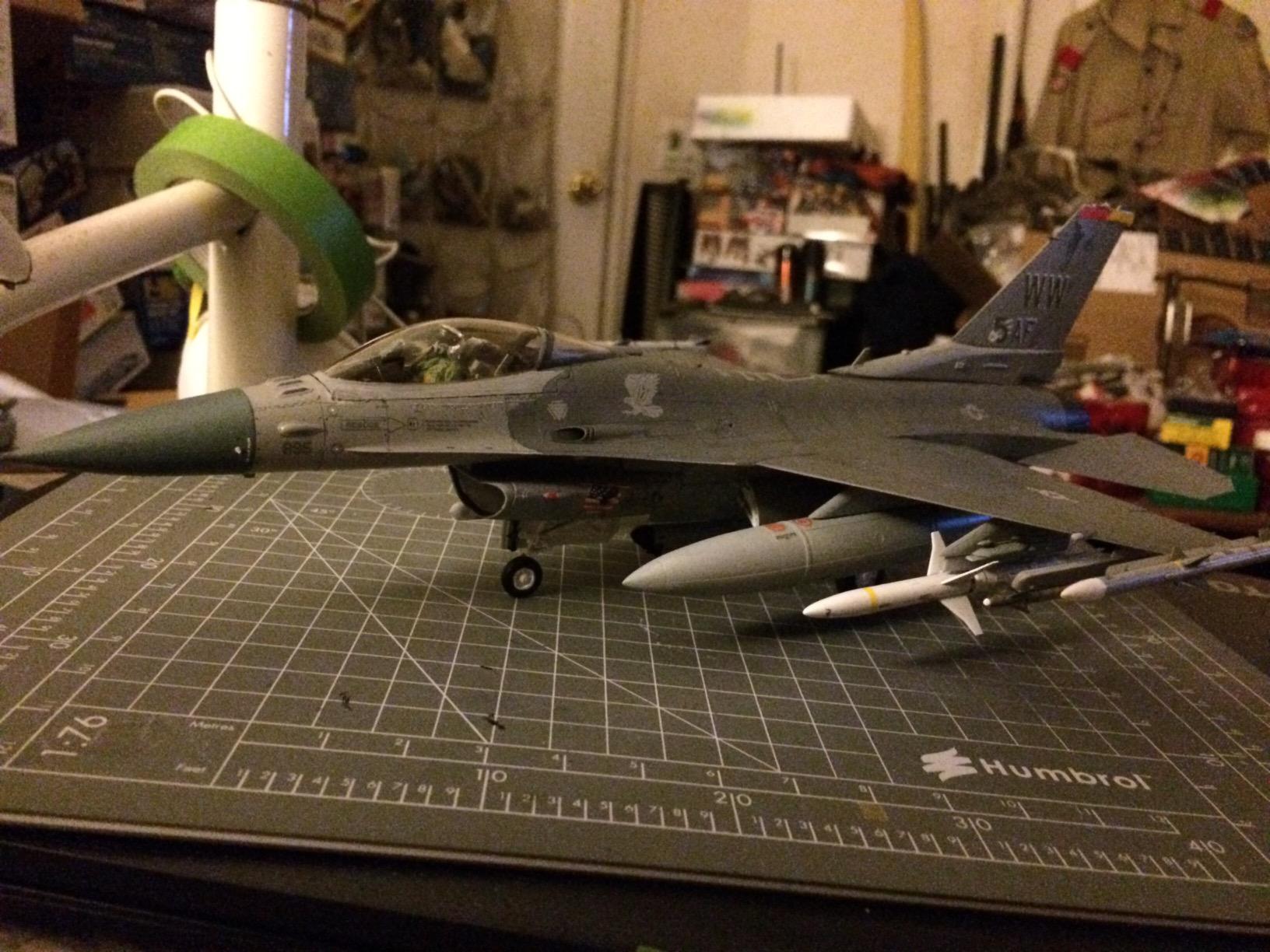 Tamiya 61098 1/48 Lockheed Martin F-16CJ Plastic Model Airplane Kit customer photo 1