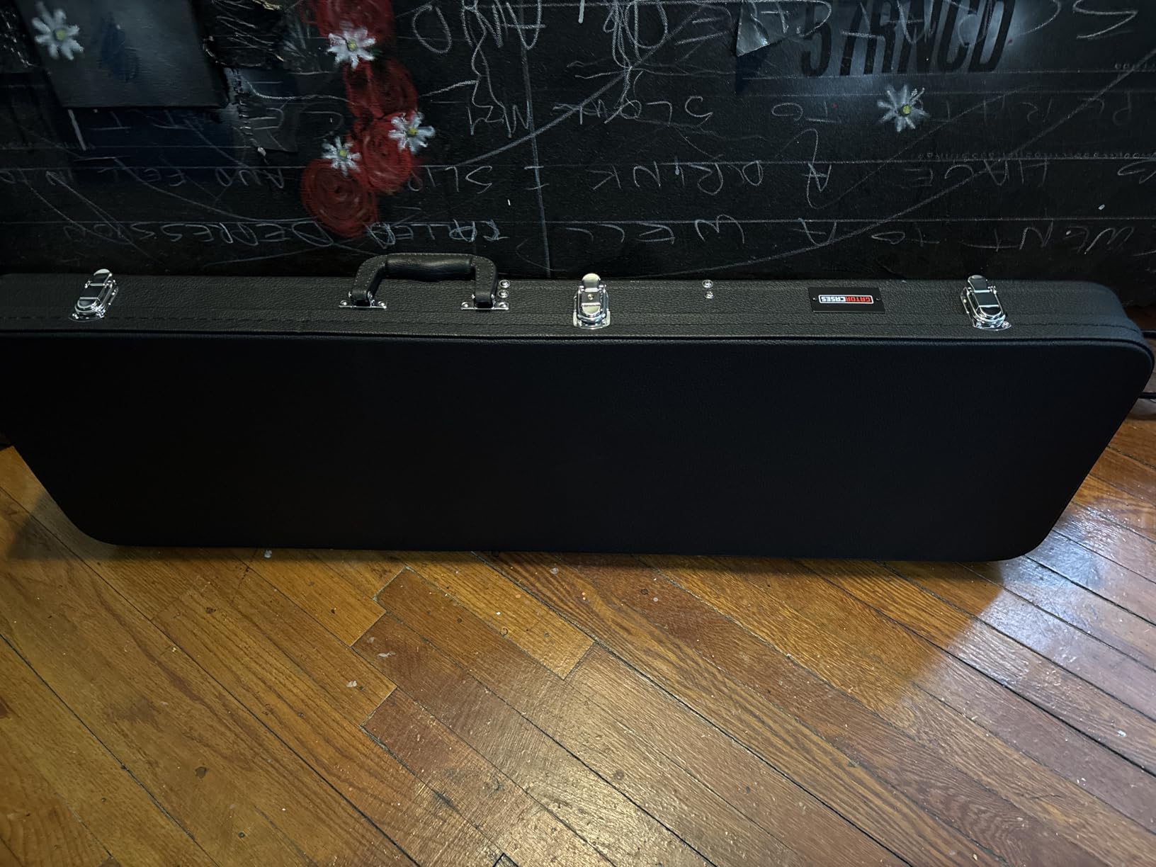 Gator Cases Hard-Shell Wood Case for Standard Electric Guitars, Fits Fender Strat/Tele Style (GWE-ELEC) customer photo 1