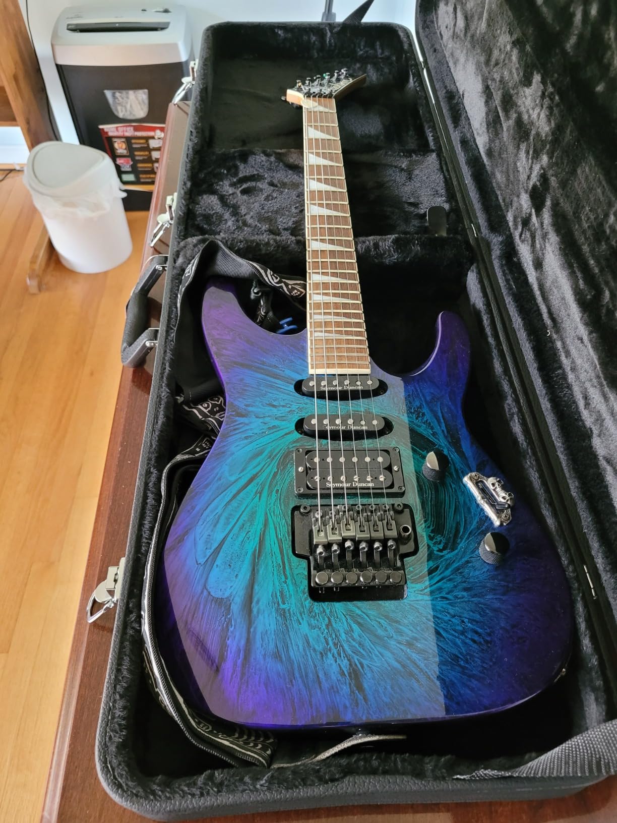 Gator Cases Hard-Shell Wood Case for Standard Electric Guitars, Fits Fender Strat/Tele Style (GWE-ELEC) customer photo 2