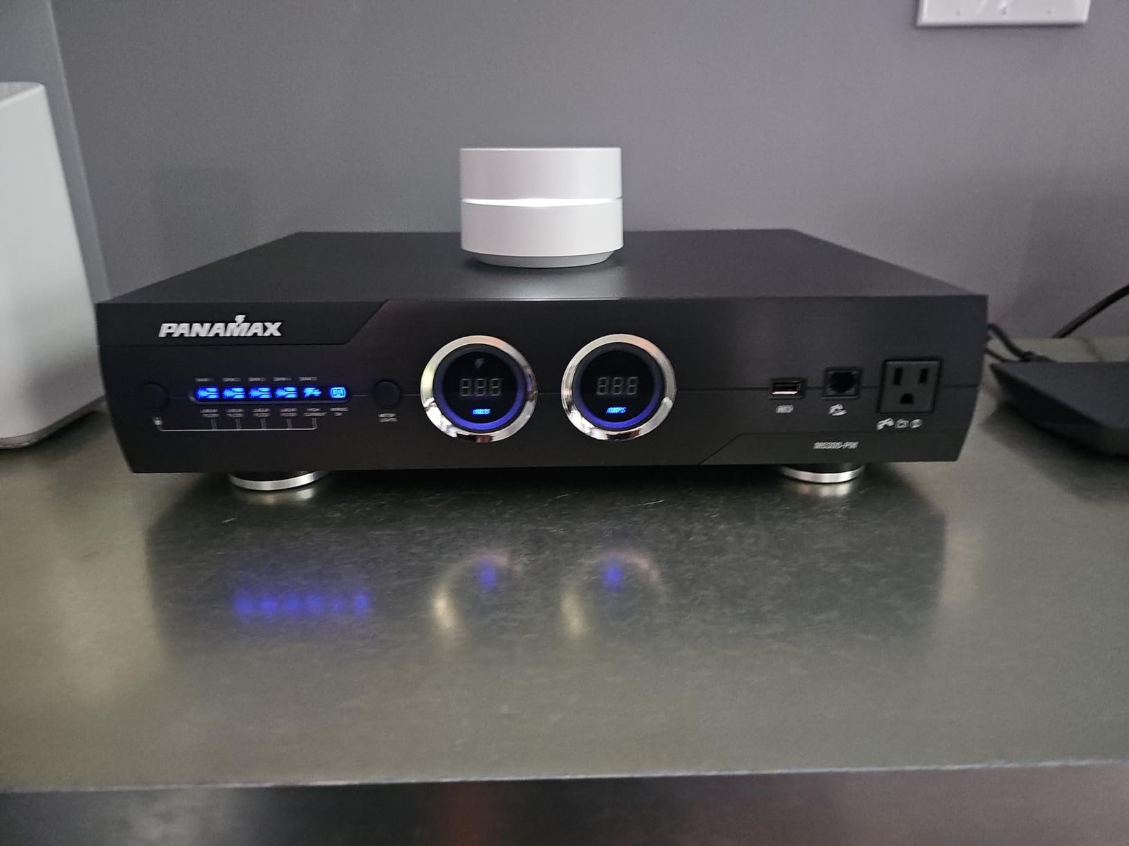 Panamax M5300-PM 11-Outlet Home Theater Power Conditioner (2RU Rackmount) customer photo 2