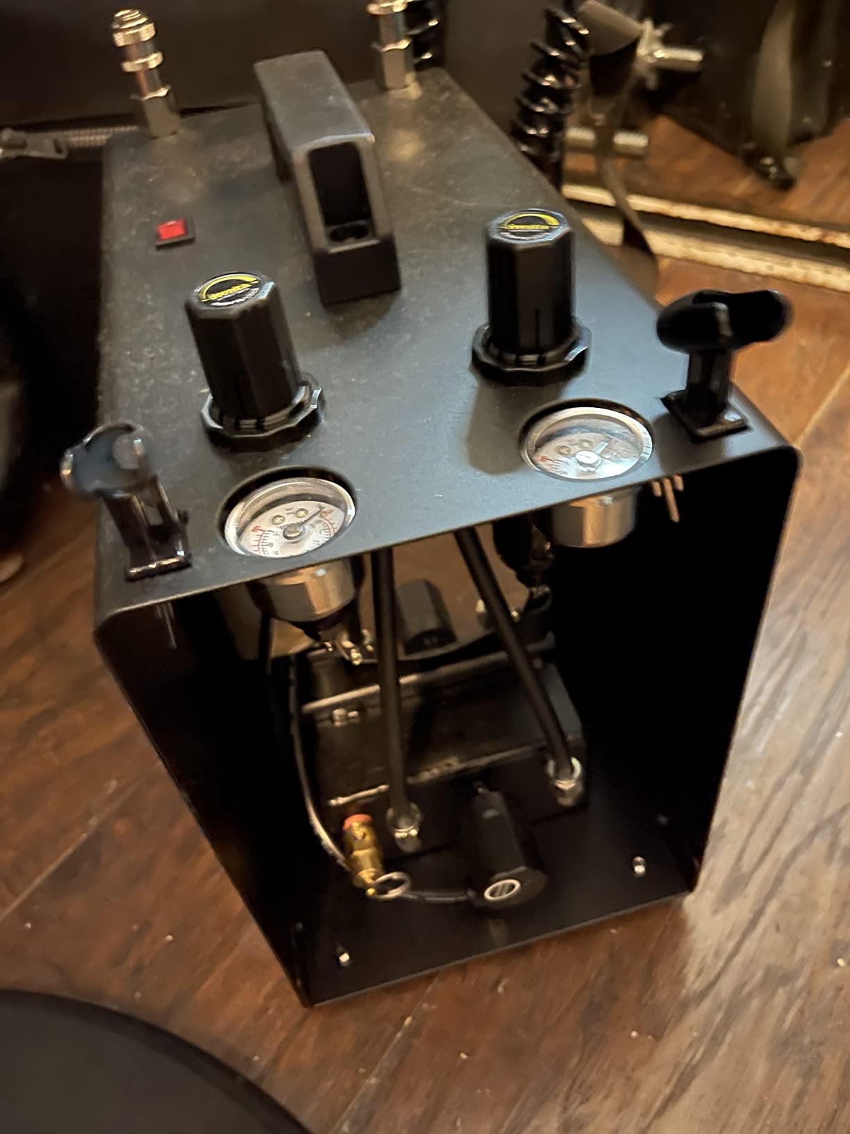 Iwata Power Jet Pro Dual Airbrush Compressor with 2L Air Tank, Dual Regulators, Auto Shut-Off Technology, 1-50 PSI Adjustable Output, Includes Hoses & Airbrush Adapters. 110-120V 60Hz customer photo 1