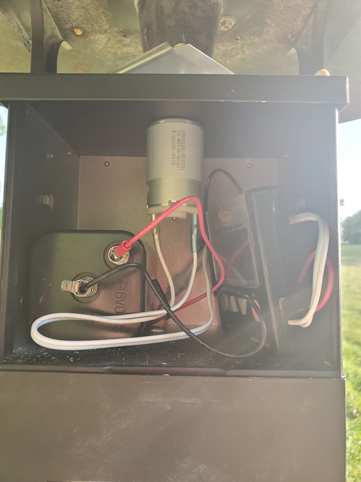 WILDGAME INNOVATIONS Trophy Hunter 6V Digital Feeder Kit, Weather-Resistant Durable Easy-to-Use Digital Power Control Unit for Hunting Game Feeder customer photo 2