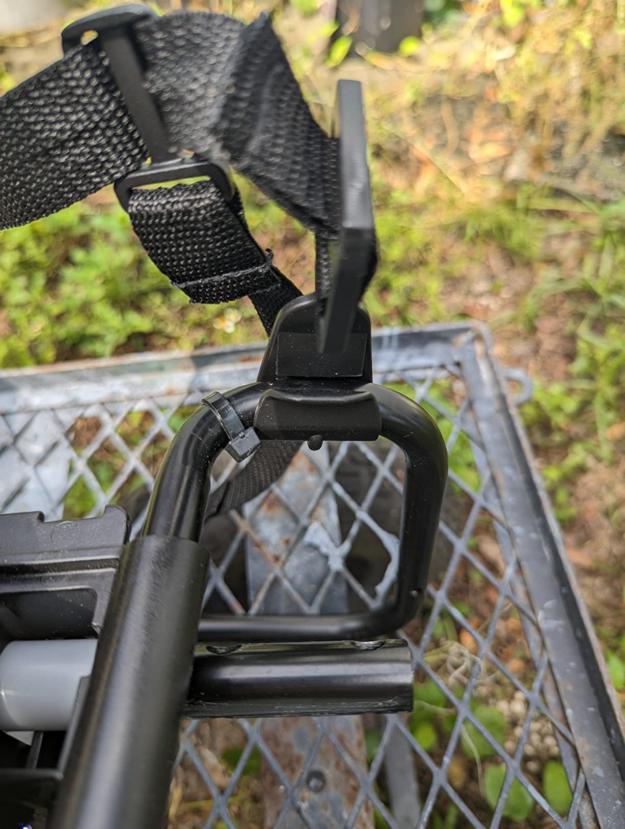 CHAPIN 61800 ProSeries 4-Gallon Backpack Sprayer, 3-Stage Filtration | Choose brass, poly or fan nozzles for more control; the 20-in wand and 48-in hose help extend spraying reach customer photo 1