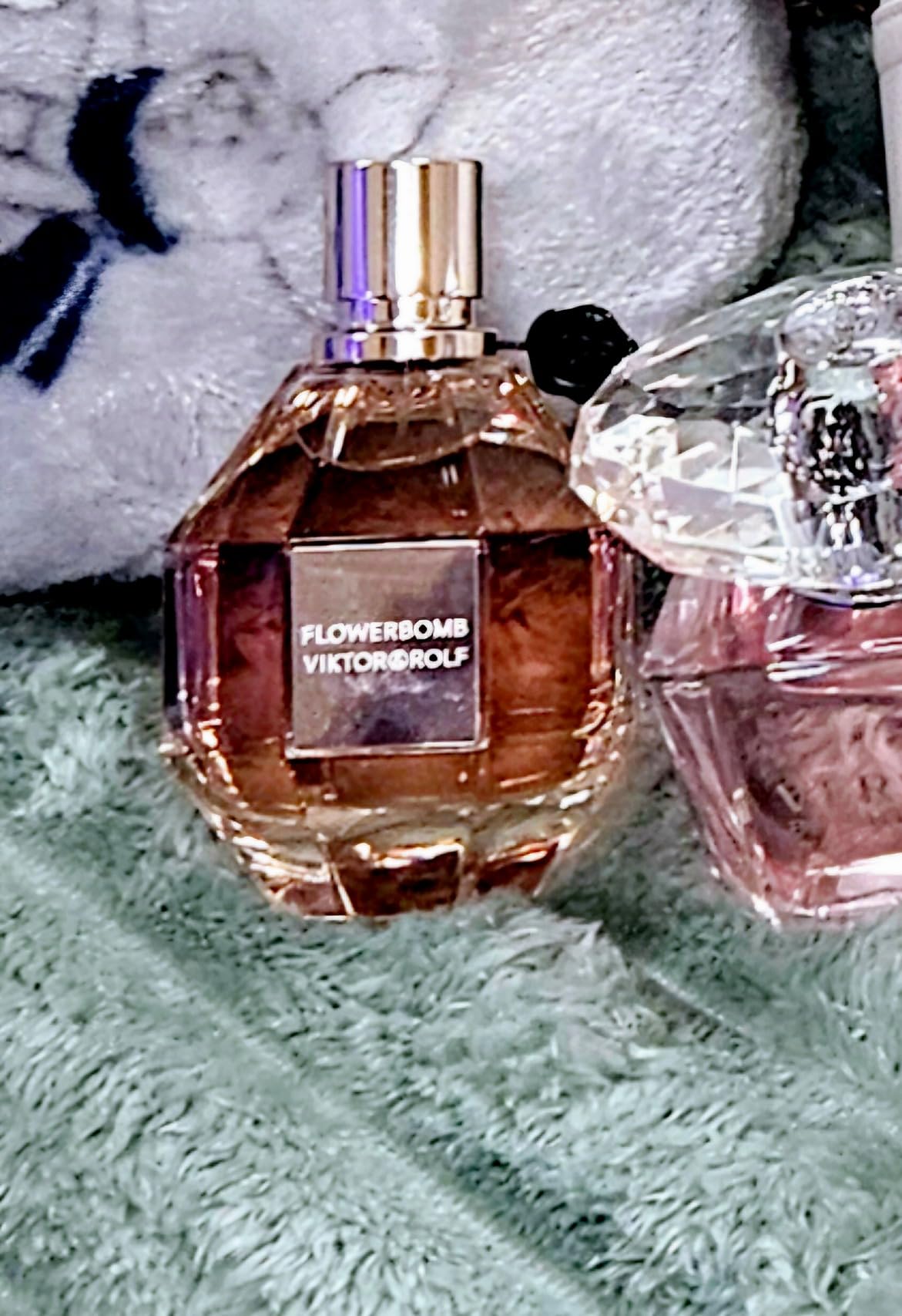 Viktor & Rolf Flowerbomb Eau de Parfum - Warm Floral Perfume for Women customer photo 1