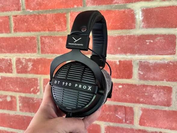 beyerdynamic DT 990 PRO, 250 Ohm, Open Back, Over Ear, Wired Headphones, 3m Coiled Cable, Black with Grey Velour Ear Pads customer photo 1