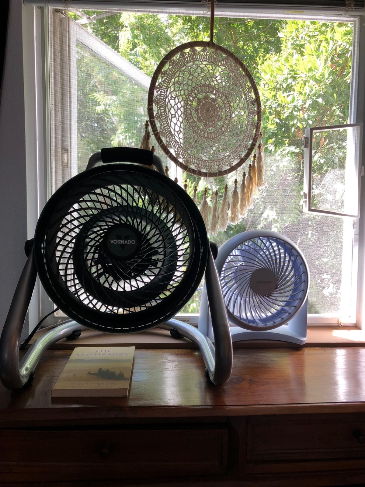 Vornado 293 Large Heavy Duty Shop Fan, 3 Speed Electric Fan, High Impact Casing, IP54-Rated Motor, Whole Room Air Circulator, Pivoting Head, Carry Handle, 16