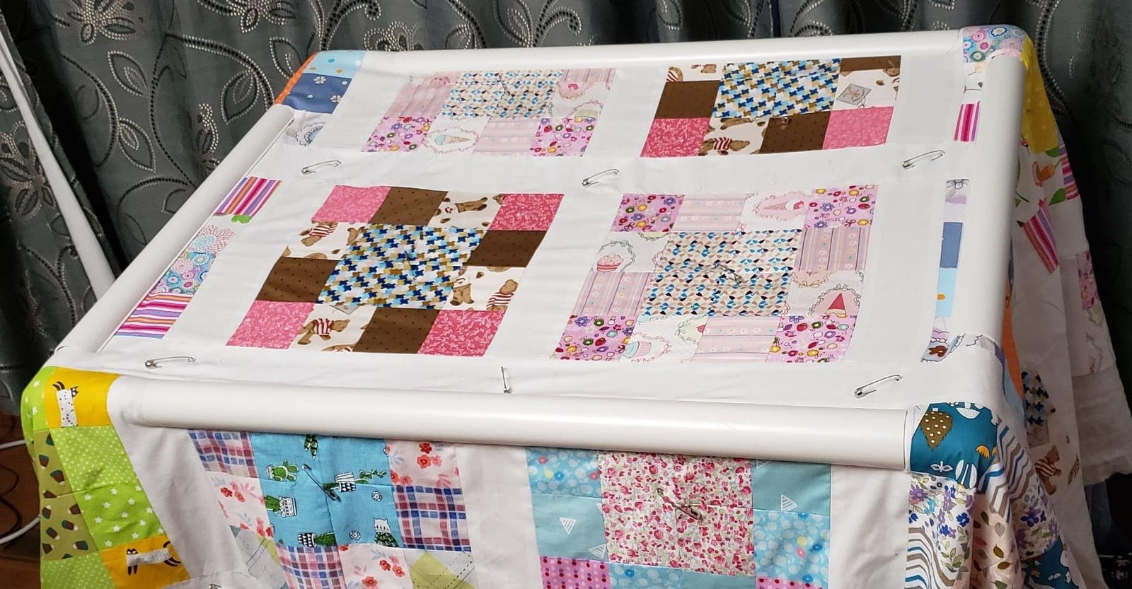 Dritz Quilter's Floor Frame, Adjustable, White customer photo 1