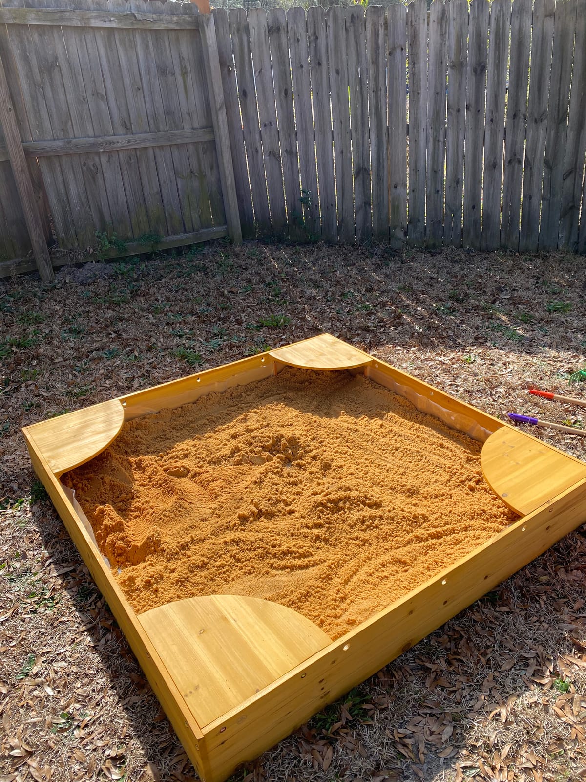 KidKraft Wooden Backyard Sandbox with Built-in Corner Seating and Mesh Cover, Kid's Outdoor Furniture, Honey, Gift for Ages 2-8 customer photo 1