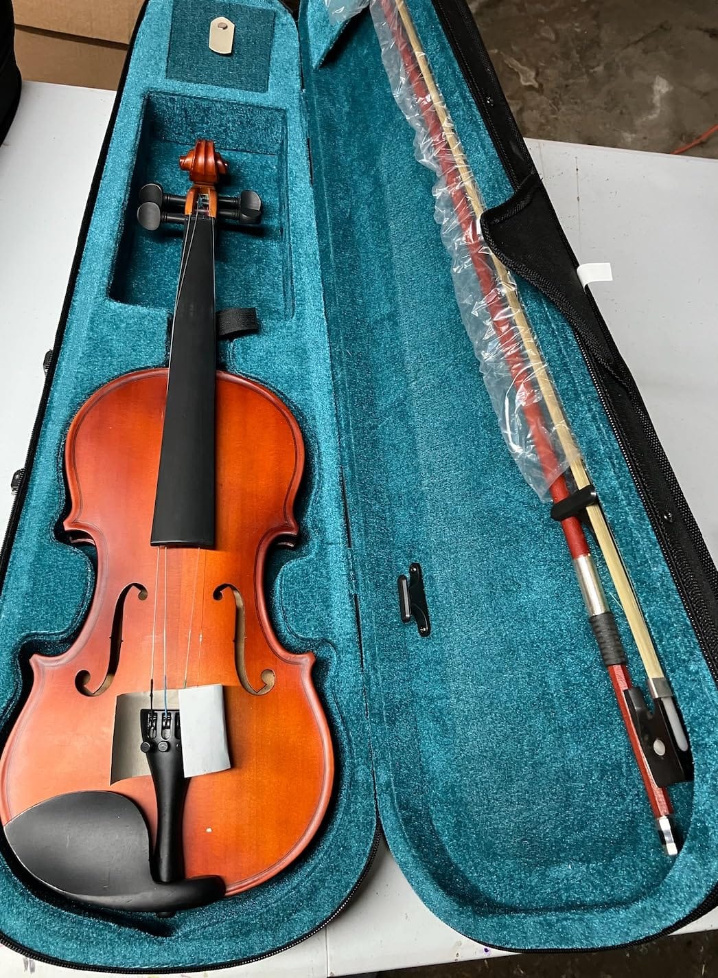 Mendini by Cecilio Violin 4/4 Full Size Kit For Beginners - Hand Carved Acoustic Violins Set - Fiddle Solid Wood Kit with Hard Case, Bow, Rosin, Shoulder Rest, Bridge and Extra Strings customer photo 1