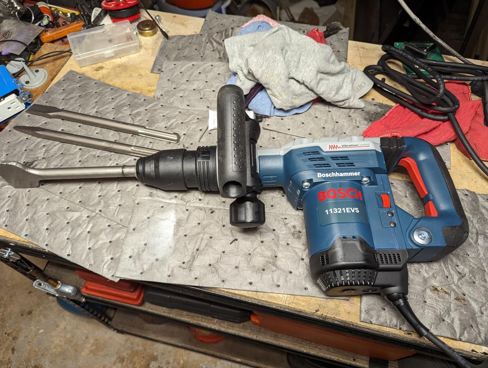 BOSCH 13.0 Amp 11321EVS SDS-max Demolition Hammer for Concrete | 13.0 Amp motor, 6.1 ft.-lbs. impact energy, active vibration control, demolition, concrete, jackhammer, demolition hammer customer photo 2