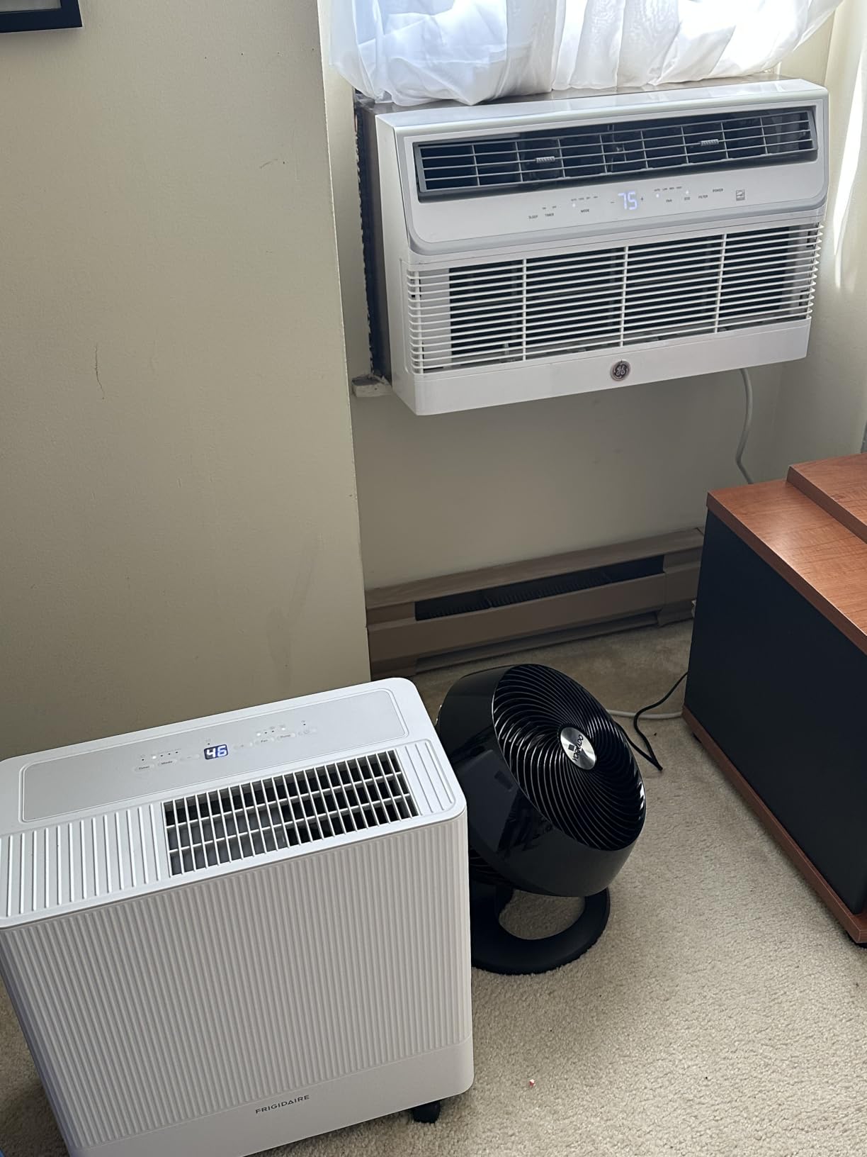 Vornado 660 Large Air Circulator Fan, 4 Speed, Adjustable Tilt, Black | Whole Room Air Circulator, Chrome Glide Bar, Quiet Cooling for Bedroom, Office, Dorm Room customer photo 1