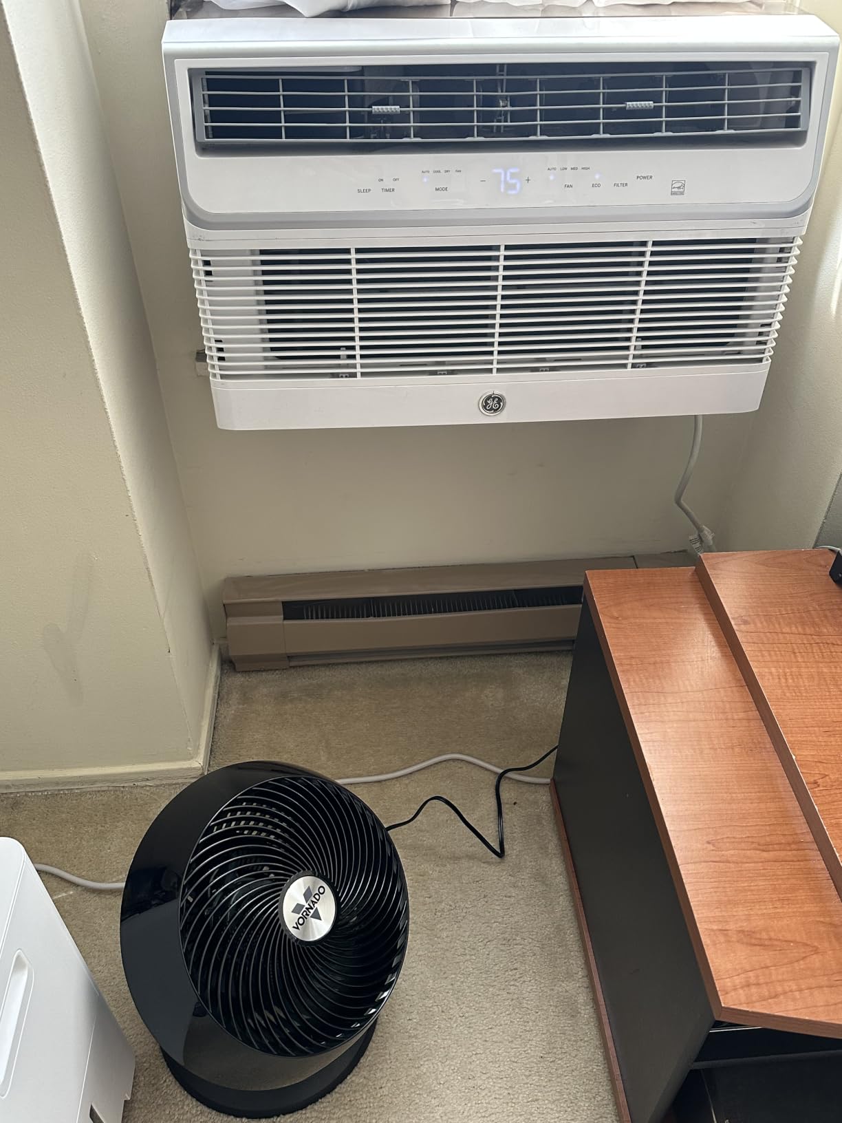 Vornado 660 Large Air Circulator Fan, 4 Speed, Adjustable Tilt, Black | Whole Room Air Circulator, Chrome Glide Bar, Quiet Cooling for Bedroom, Office, Dorm Room customer photo 2