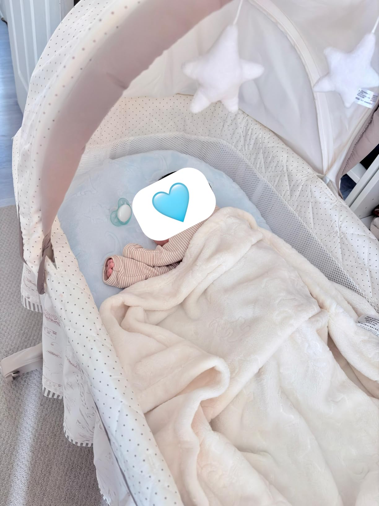 Delta Children Portable Rocking Bassinet for Newborns Bedside Sleeper Crib with Gentle Vibrations, Nightlight, Soothing Music, Adjustable Canopy, Plush Toys, Storage Basket, Baby Essentials customer photo 1