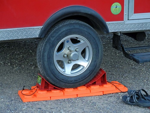 Lynx Levelers 11 Pack Including 1 Lynx Cap Level Top for RV/Trailer/Motorhome/Vanlife Interlocking Leveling Blocks with Storage Bag for Most Leveling and Stabilizing Functions. 00015, Made in USA. customer photo 1