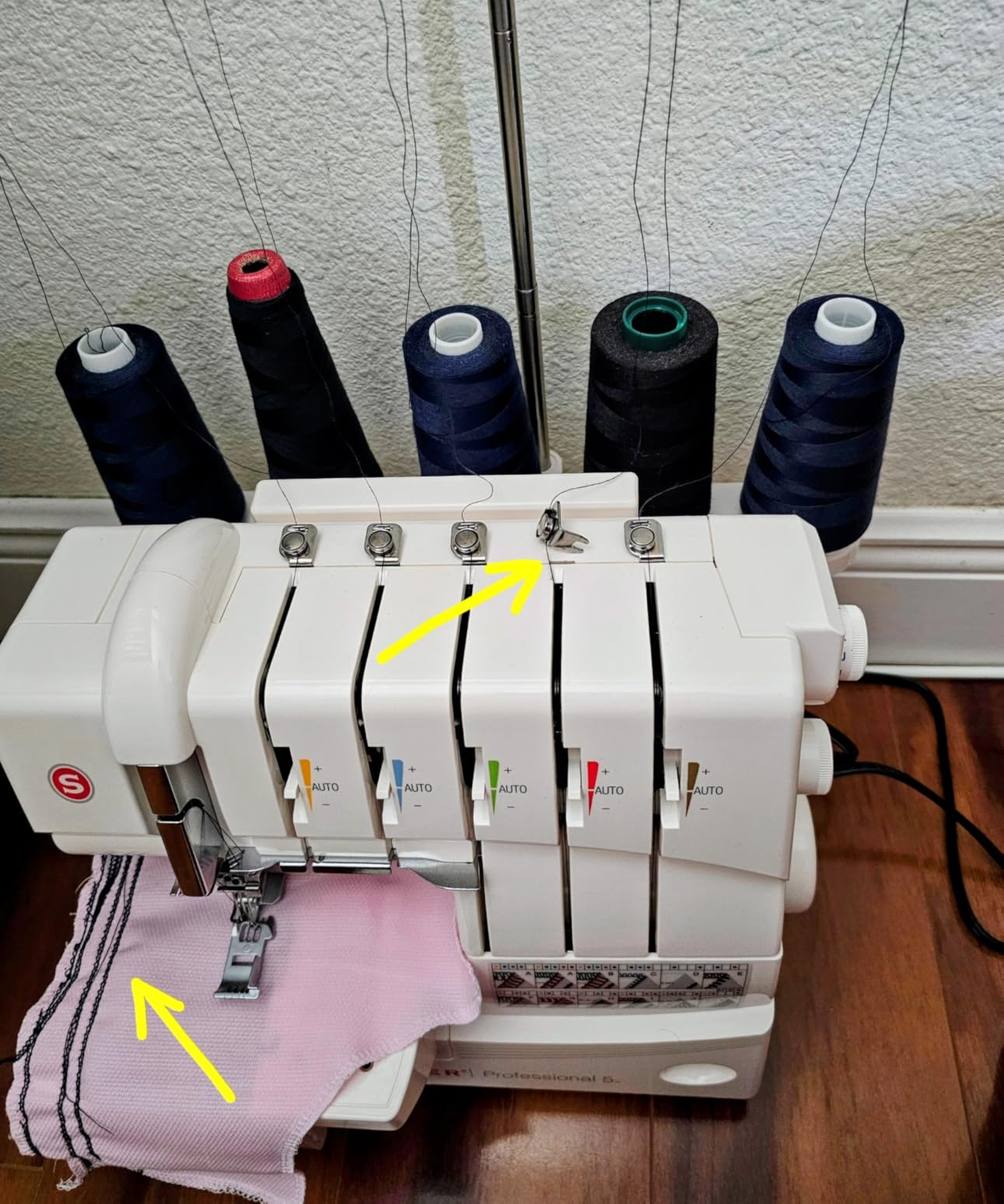 SINGER Professional 14T968DC Heavy-Duty Serger Overlock with Accessory Kit | 2-3-4-5 stitch capability, removable trim trap, self adjusting design, metal frame, 1300 stitches/minute high speed customer photo 2