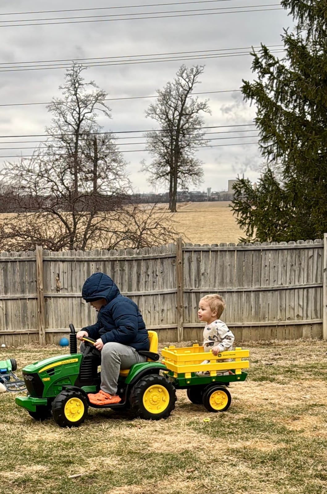Peg Perego John Deere Ground Force Extra-Large 12 volt Ride-On Tractor with Trailer & FM Radio, Durable Design for Kids Ages 3-7 customer photo 2