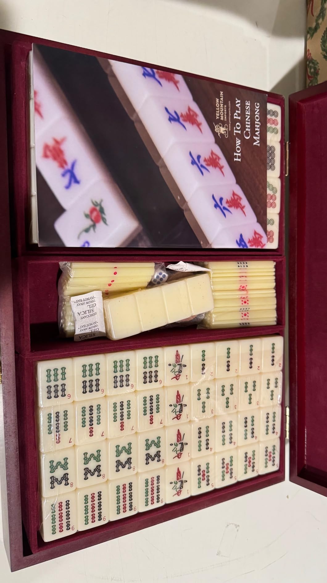 Yellow Mountain Imports Classic Chinese Mahjong Game Set, Champagne Gold - with 148 Medium Size Tiles and a Wooden Case - for Chinese Style Game Play customer photo 1