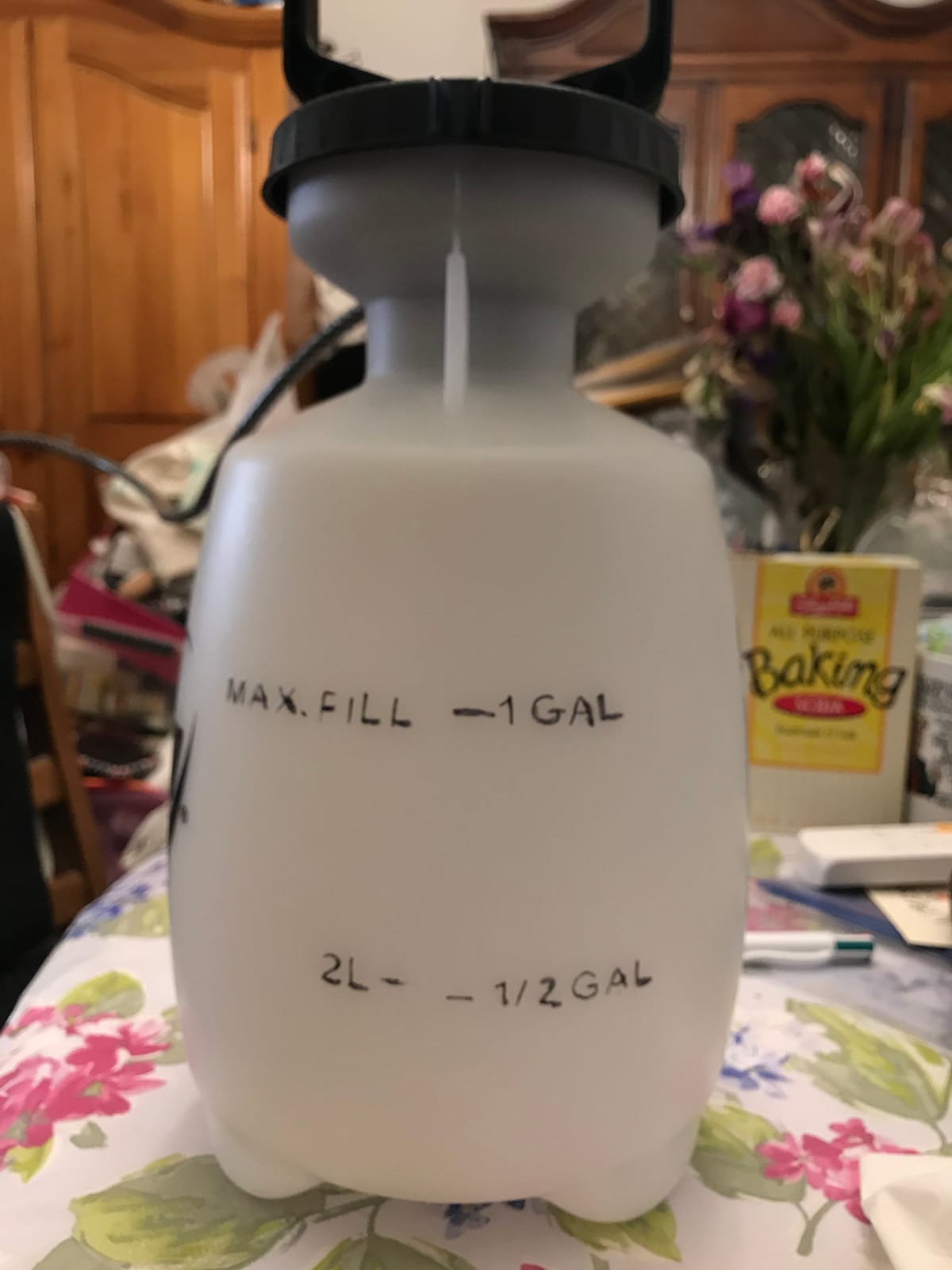 Roundup 190260 2-Gallon Lawn and Garden Sprayer for Controlling Insects and Weeds or Cleaning Decks and Siding customer photo 2