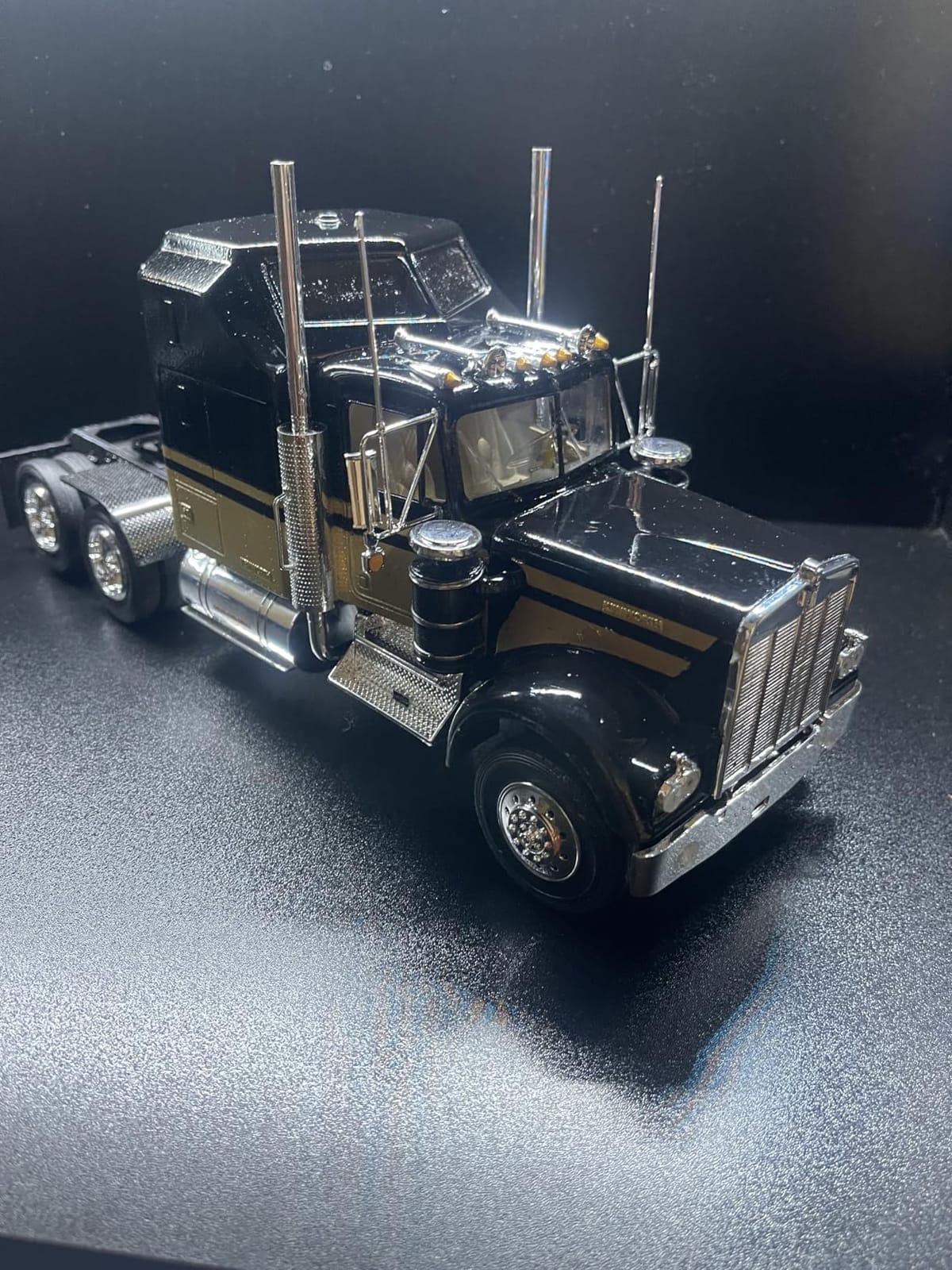 Revell Kenworth W900 1:25 Scale Model Truck Building Kit customer photo 1