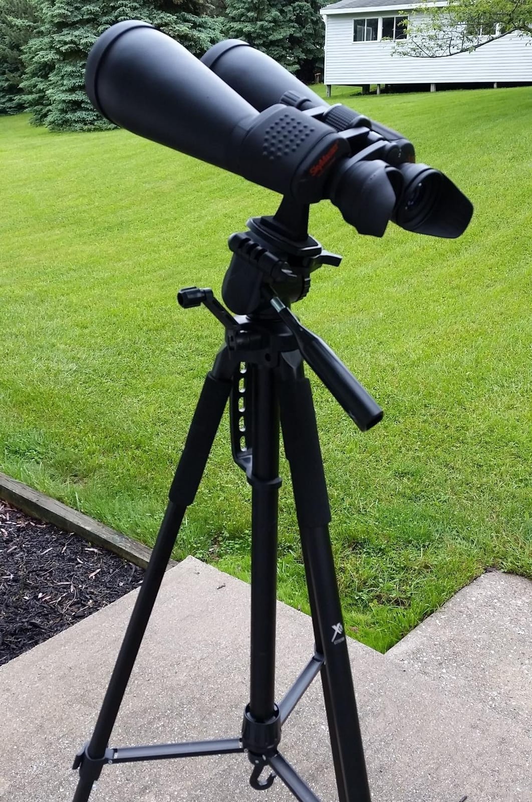 Celestron SkyMaster 25x70 Binoculars for Astronomy, Long-Range & Wildlife | Exceptional Long-Range Detail, Astronomy & Wildlife or Land Viewing, Multi-Coated BaK-4 Optics, Tripod Adapter Included customer photo 2