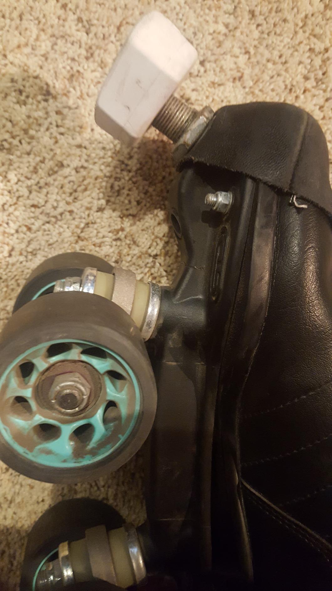 Riedell R3 Indoor Quad Roller Skates for Men and Women | Ultra-Durable, Sonar Cayman Wheels, Nylon Plate, Precision Fit, Roller Skates, ABEC-5 Bearings, Velcro Cinch Strap customer photo 1