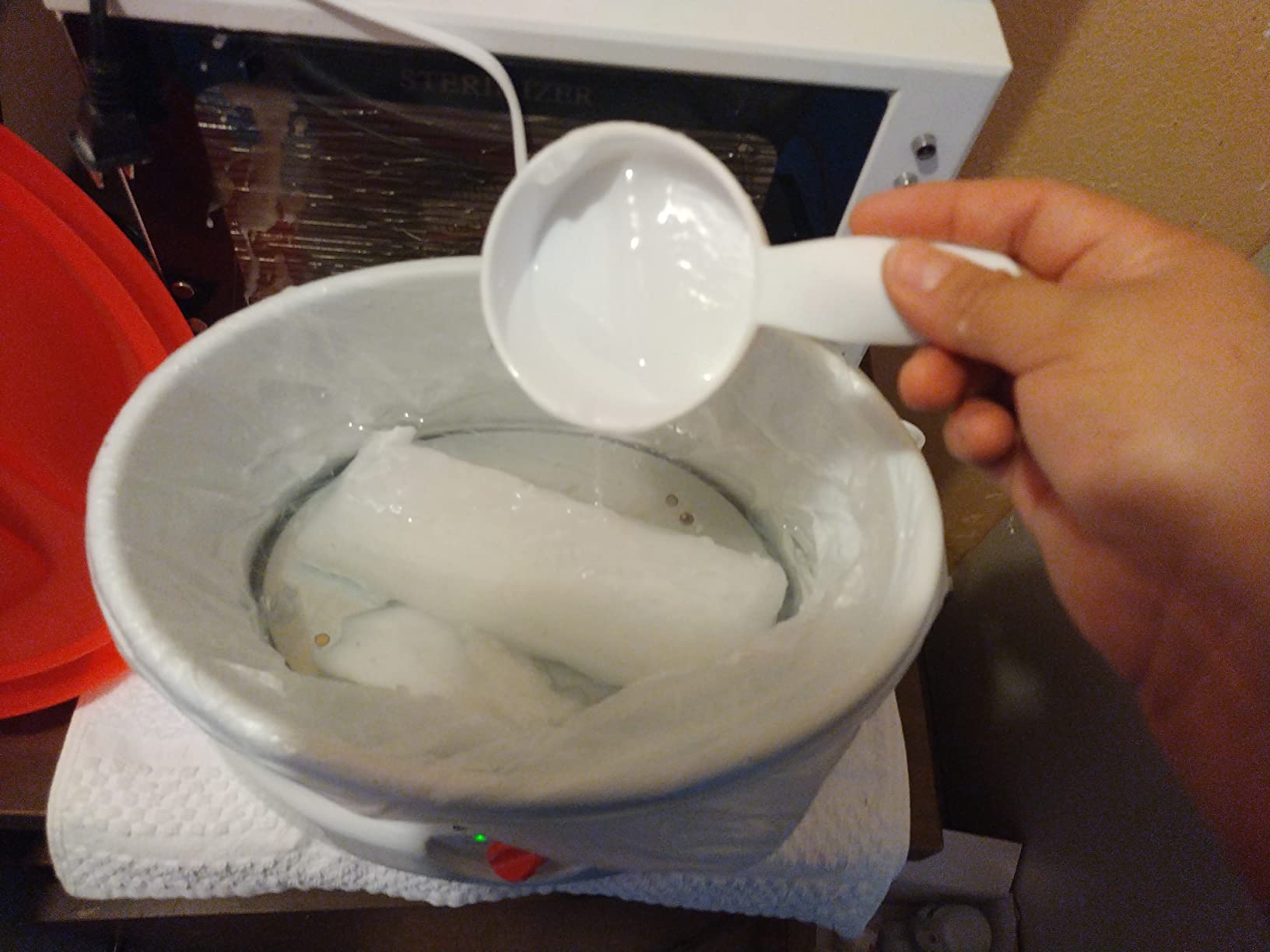 Revlon Moisturizing Quick Heat Paraffin Bath, White/Pink | Moisturizing Wax Peel for Soft Hands, Elbows & Feet customer photo 1