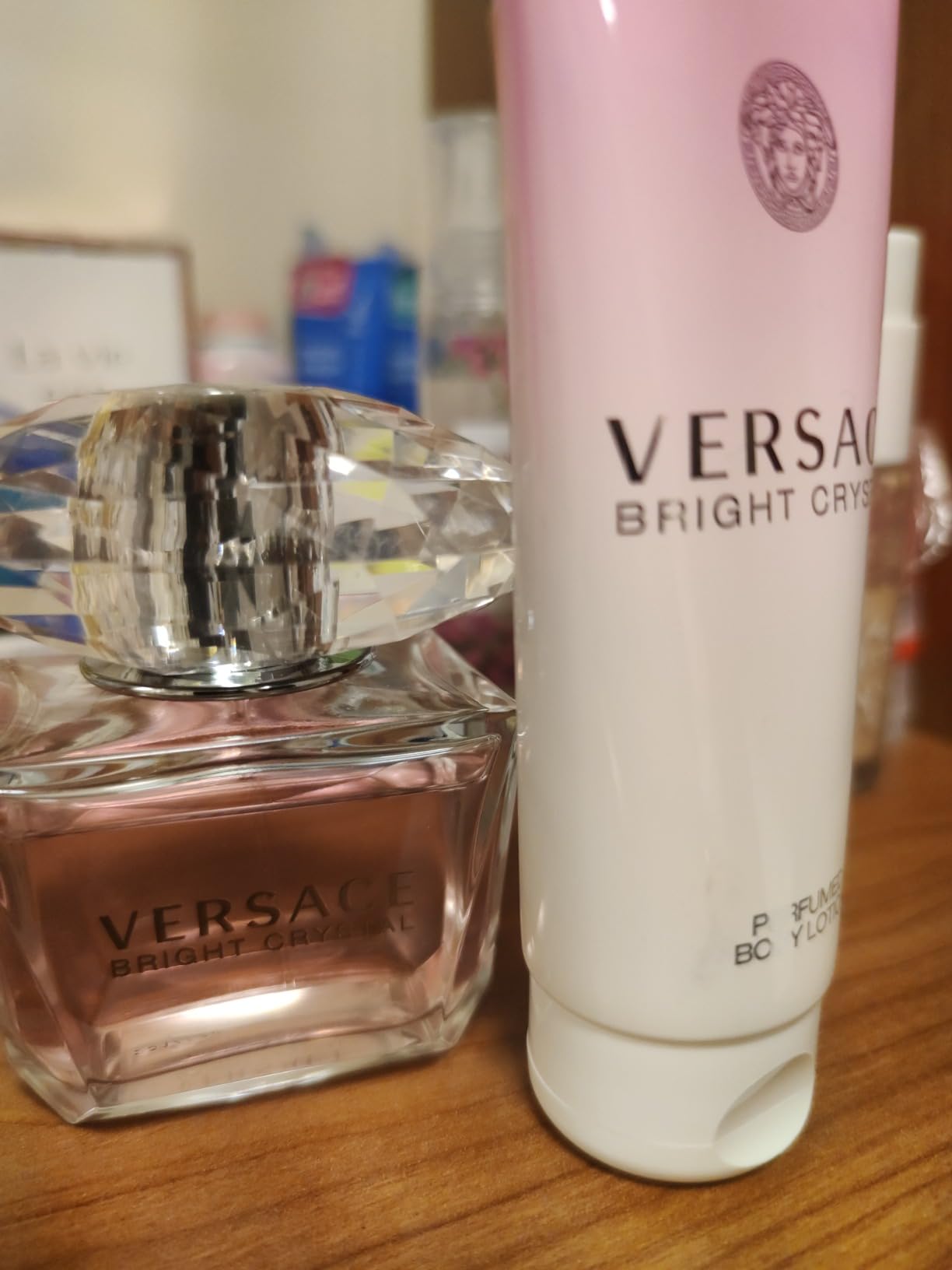 Versace Versace Bright Crystal Women Giftset (Eau De Toilette, Body Lotion) customer photo 1