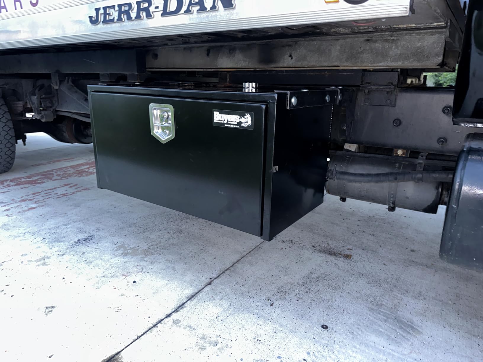 Buyers Products 1702310 Black Steel Underbody Truck Tool Box, 18x18x48 Inch, Heavy-Duty Flatbed Job Box, Made in USA customer photo 1
