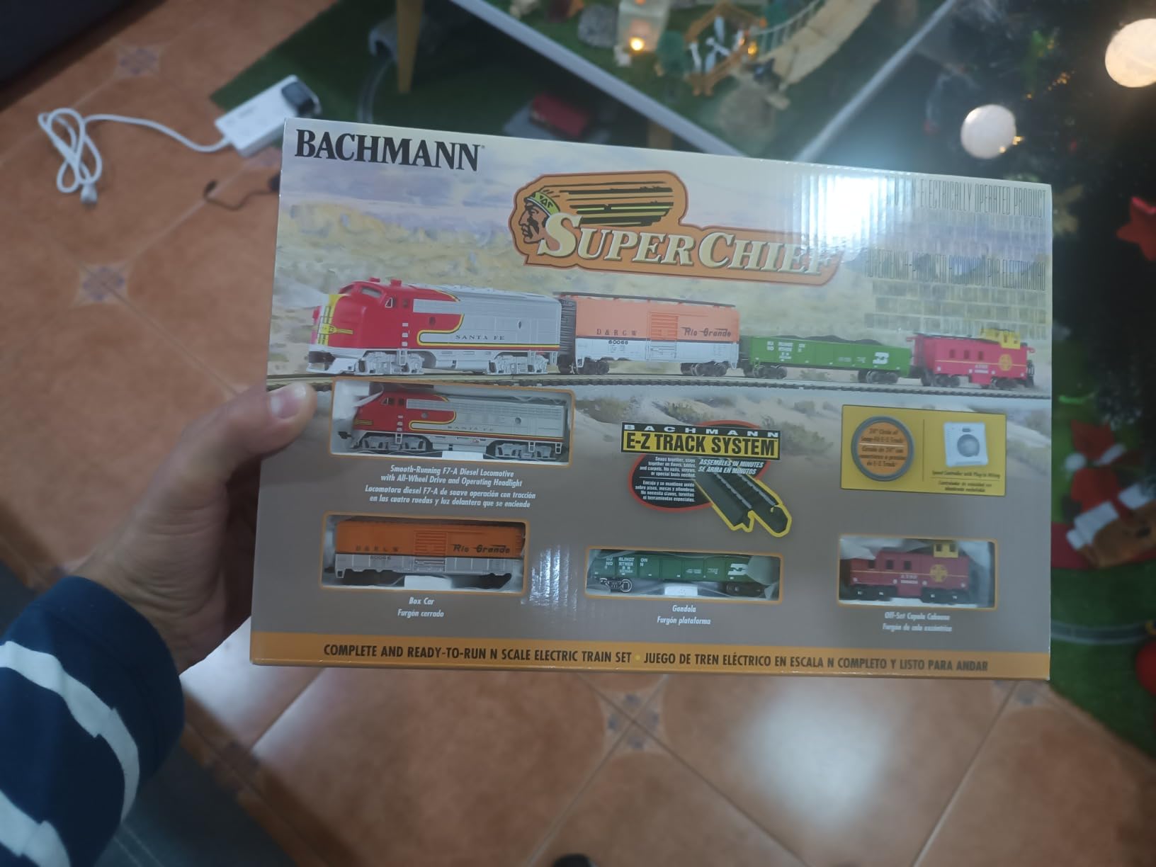 Bachmann Trains - Super Chief Ready To Run Electric Train Set - N Scale customer photo 1
